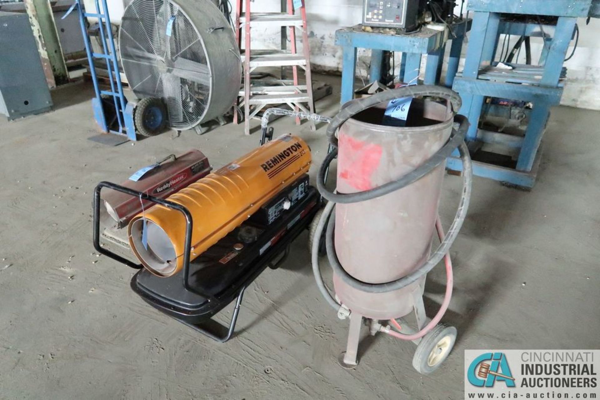 (LOT) 40,000 BTU TORPEDO HEATER AND 1 CUBIC FOOT SAND BLAST POT **LOCATED OFFSITE AT 1001 SPARTA - Image 2 of 2
