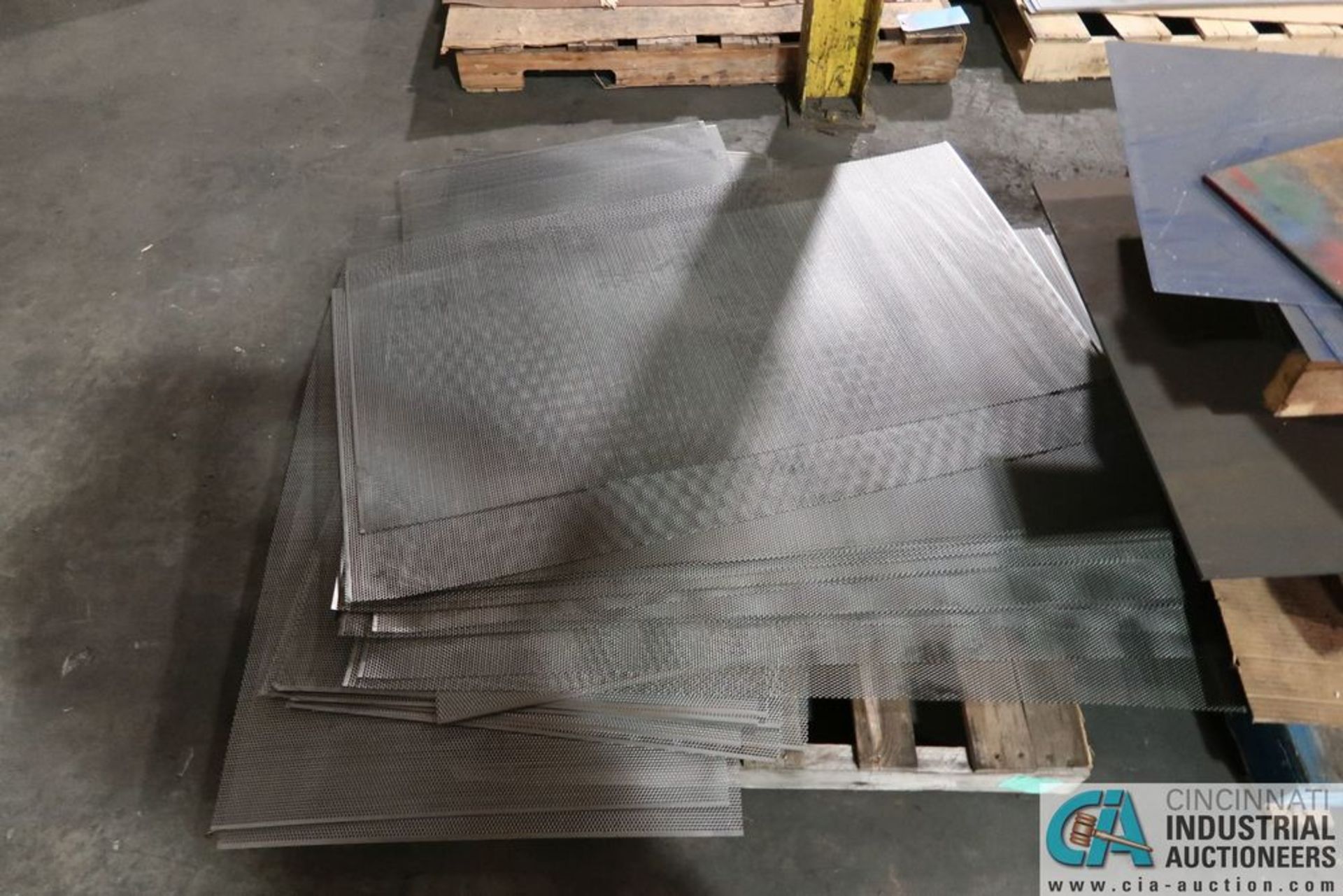SKIDS CUT OF SIZE ALUMINUM, STAINLESS, GALVANIZED AND COLD ROLLED STEEL FLAT STOCK **SPECIAL - Image 5 of 22