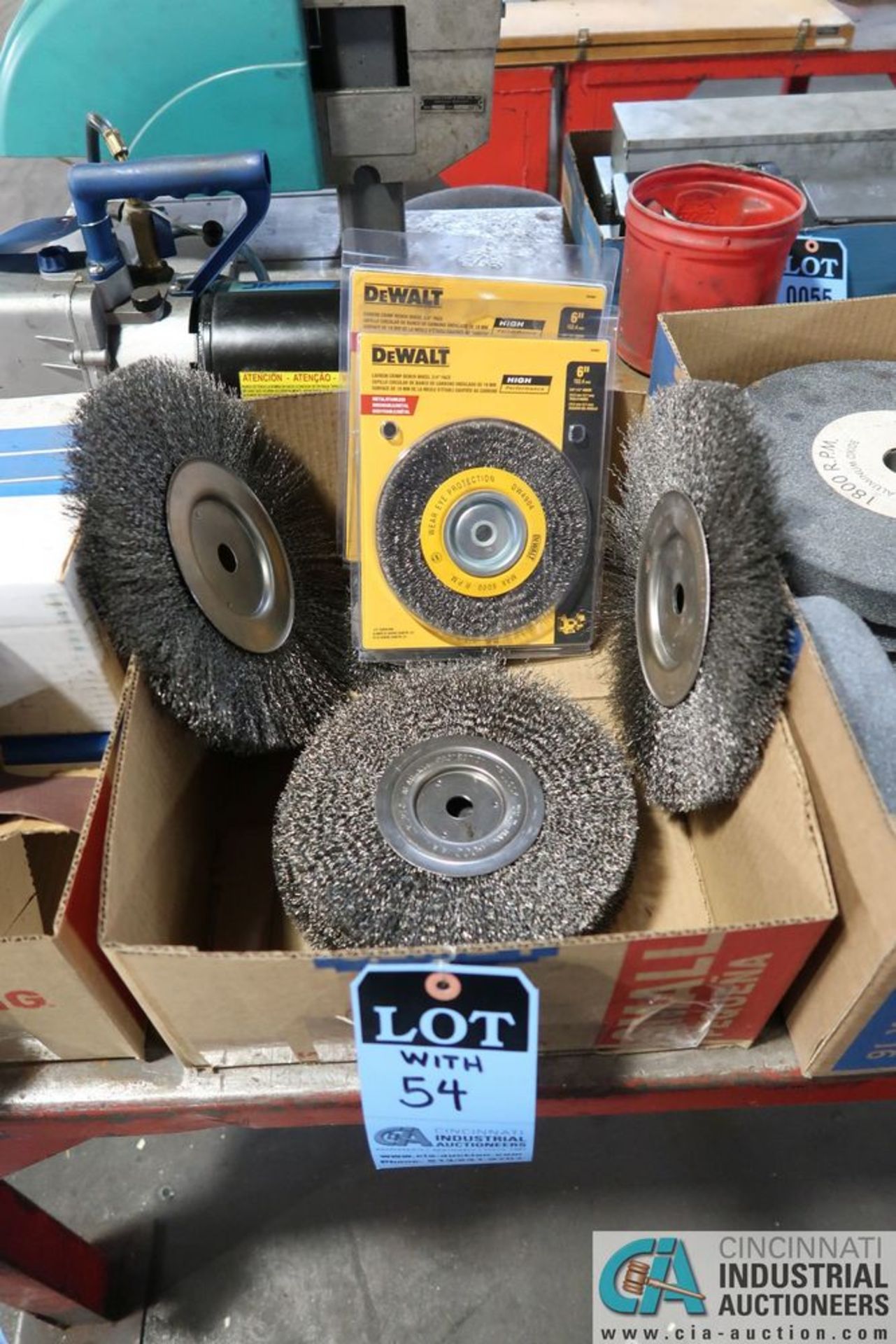 (LOT) MISCELLANEOUS GRINDING AND WIRE WHEELS WITH ABRASIVE SANDING BELTS - Image 3 of 4