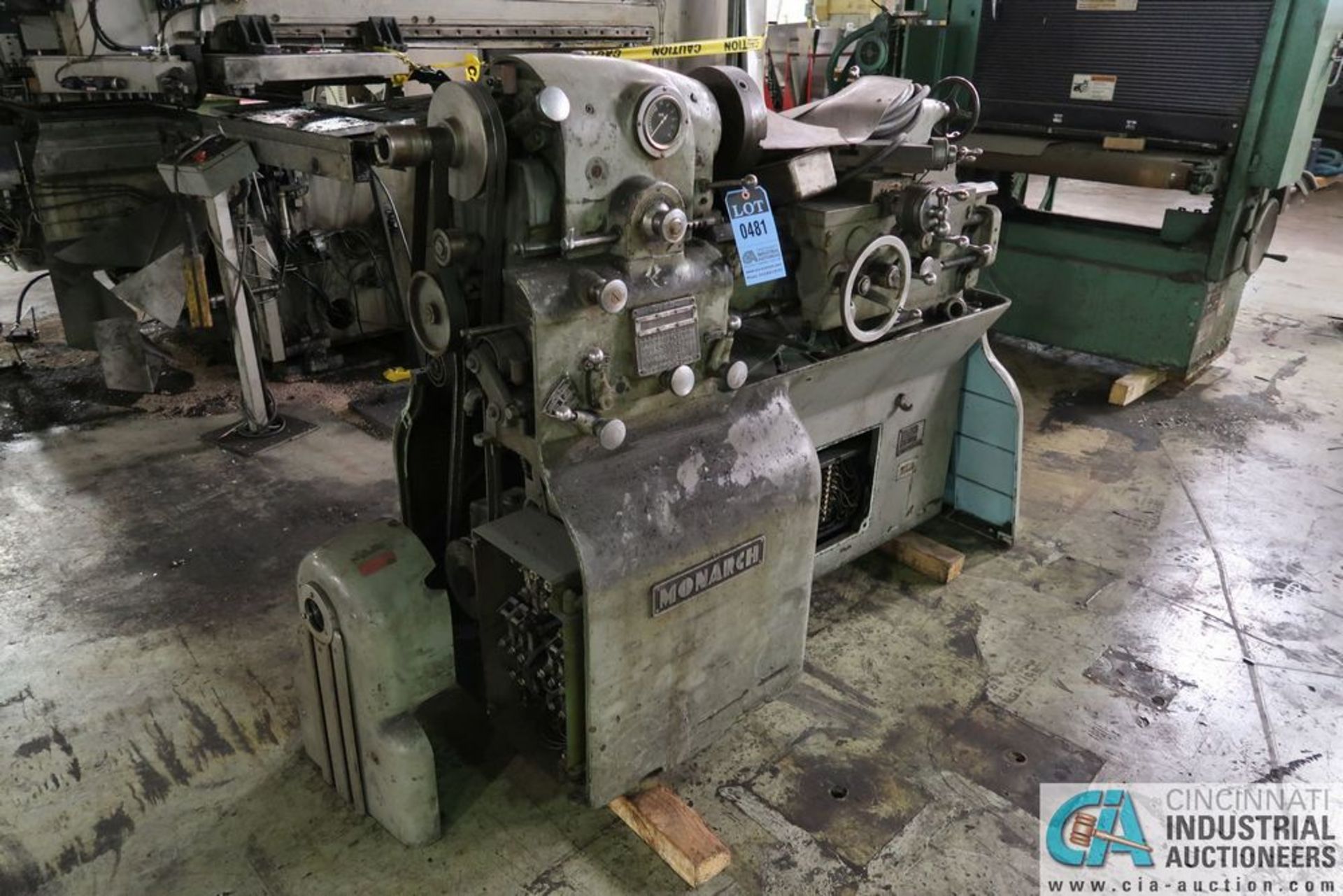 12.5" X 20" MONARCH MODEL 10EE GEARED HEAD ENGINE LATHE **OUT OF SERVICE - REPAIR ISSUES UNKNOWN** - Image 2 of 5