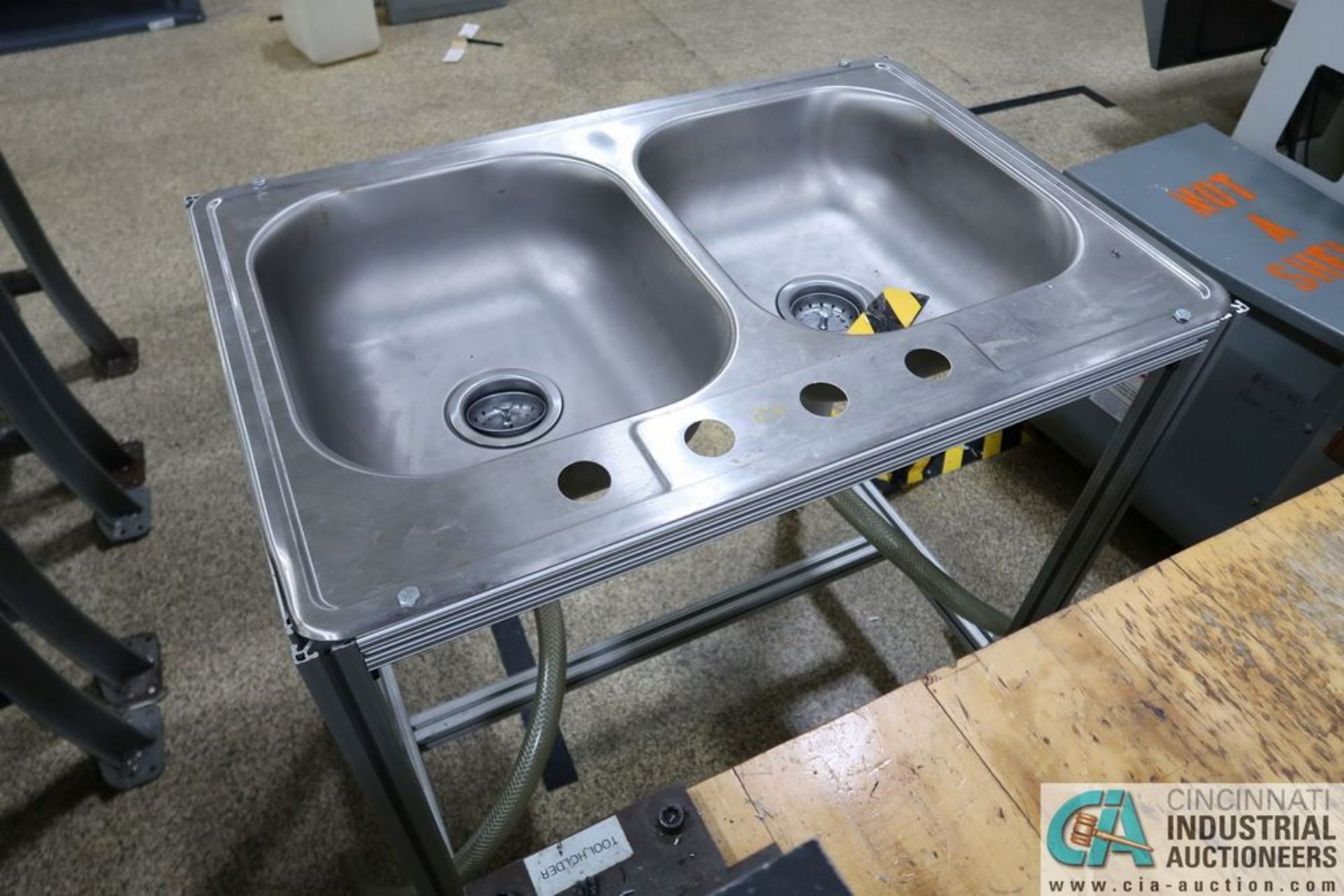 (LOT) 30" X 28" MAPLE TOP BENCH WITH TOOLHOLDER CLAMP AND PORTABLE 2-BOWL STAINLESS STEEL SINK - Image 4 of 4