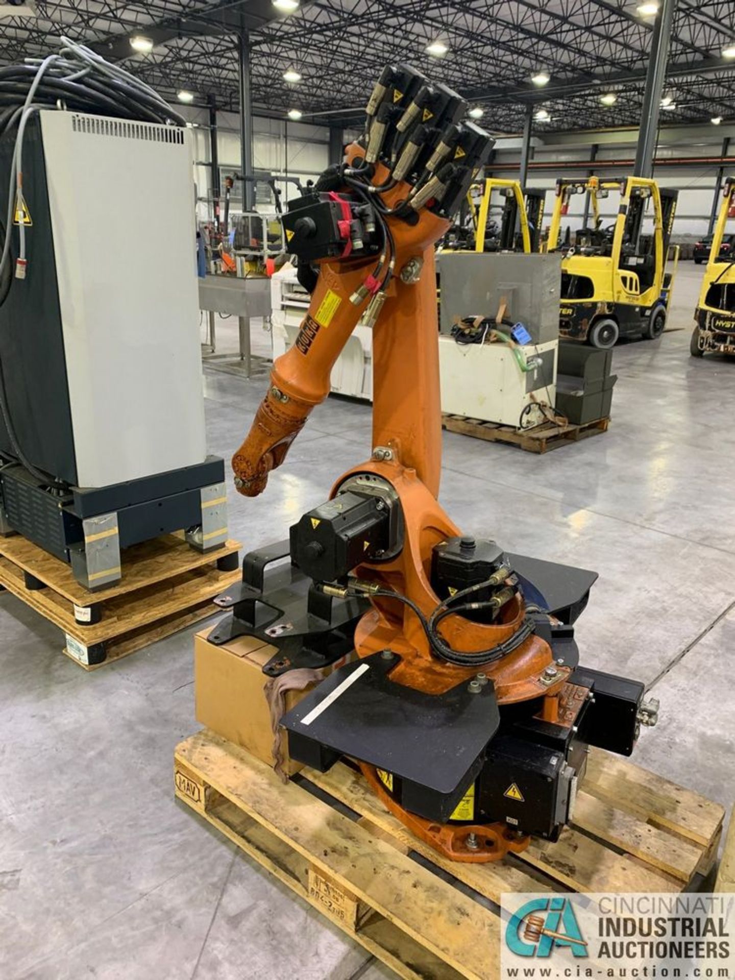 KUKA TYPE KR6 ROBOT; S/N 861446 (NEW 2008)**Loading fee due Griner $100.00 price valid until 3/19** - Image 4 of 5