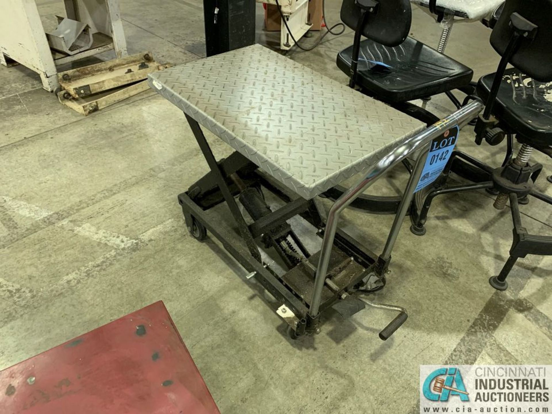 HYDRAULIC DIE LIFT CART; 17-1/2" X 28" TOP - Image 2 of 2