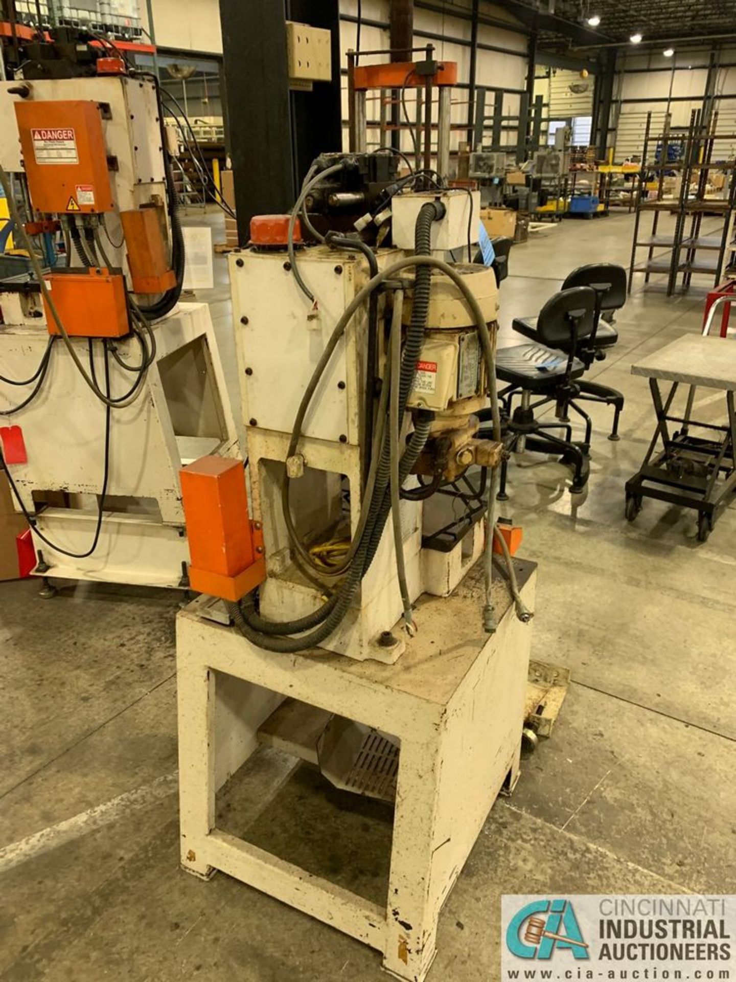 3 TON JAM MODEL HYP-305H HYDRAULIC PRESS; S/N 72820, 6" STROKE **Loading fee due Griner $150.00 - Image 4 of 5