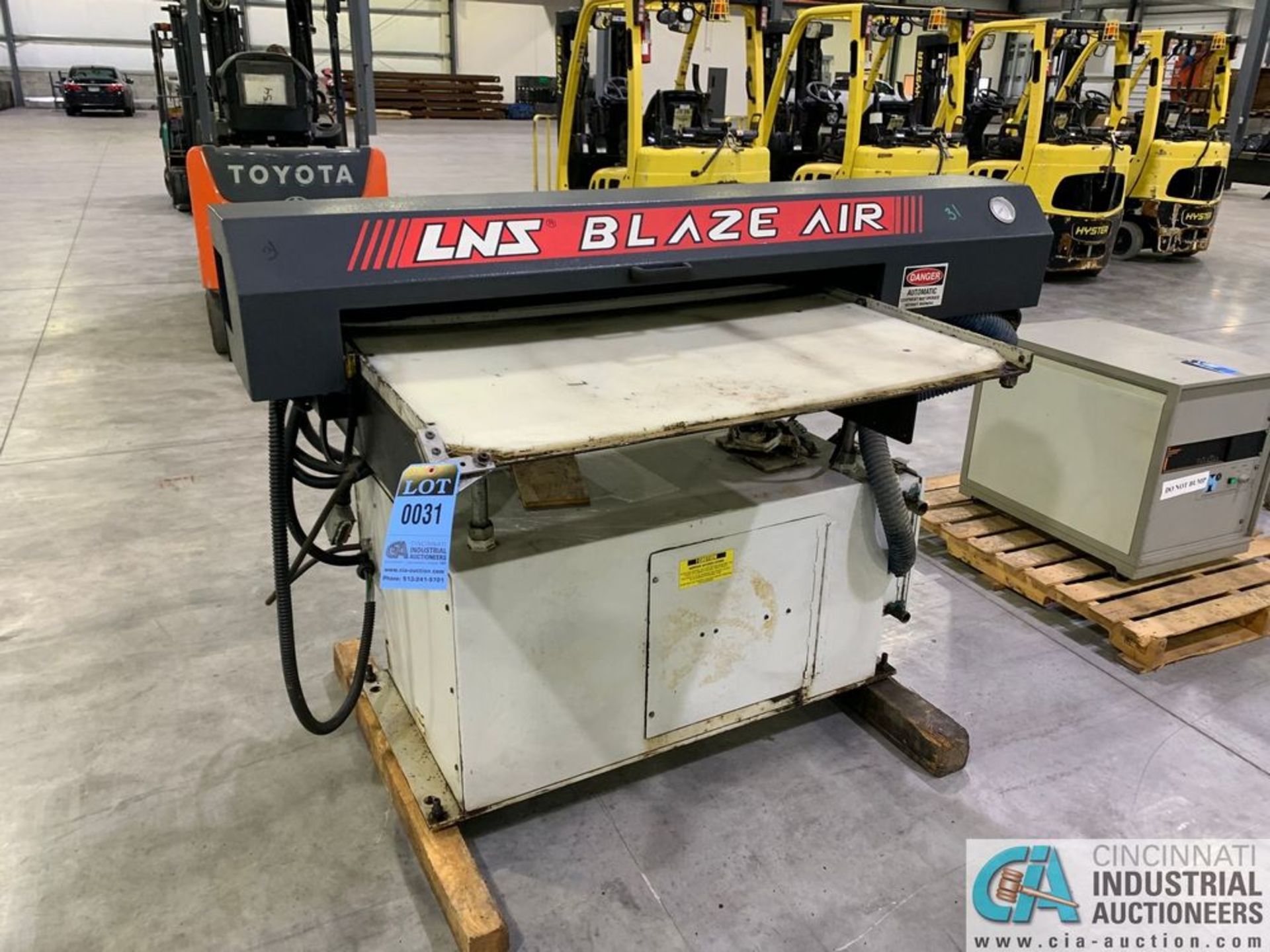 LNS MODEL BLAZE-AIR BAR FEEDER