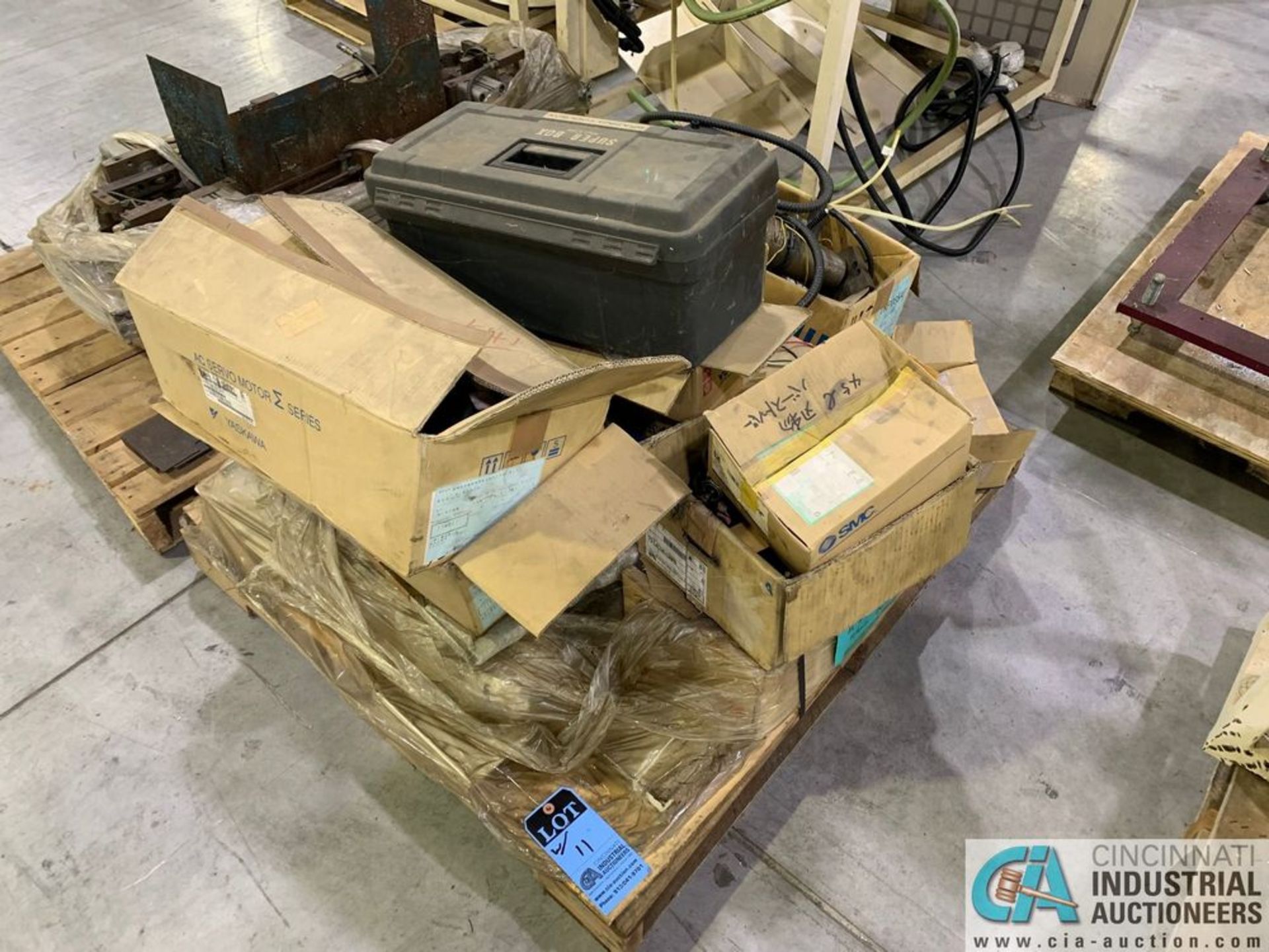 (LOT) SKIDS OF ASSORTED MACHINE PARTS, PUMPS, FIXTURES & OTHER ITEMS - Image 9 of 11