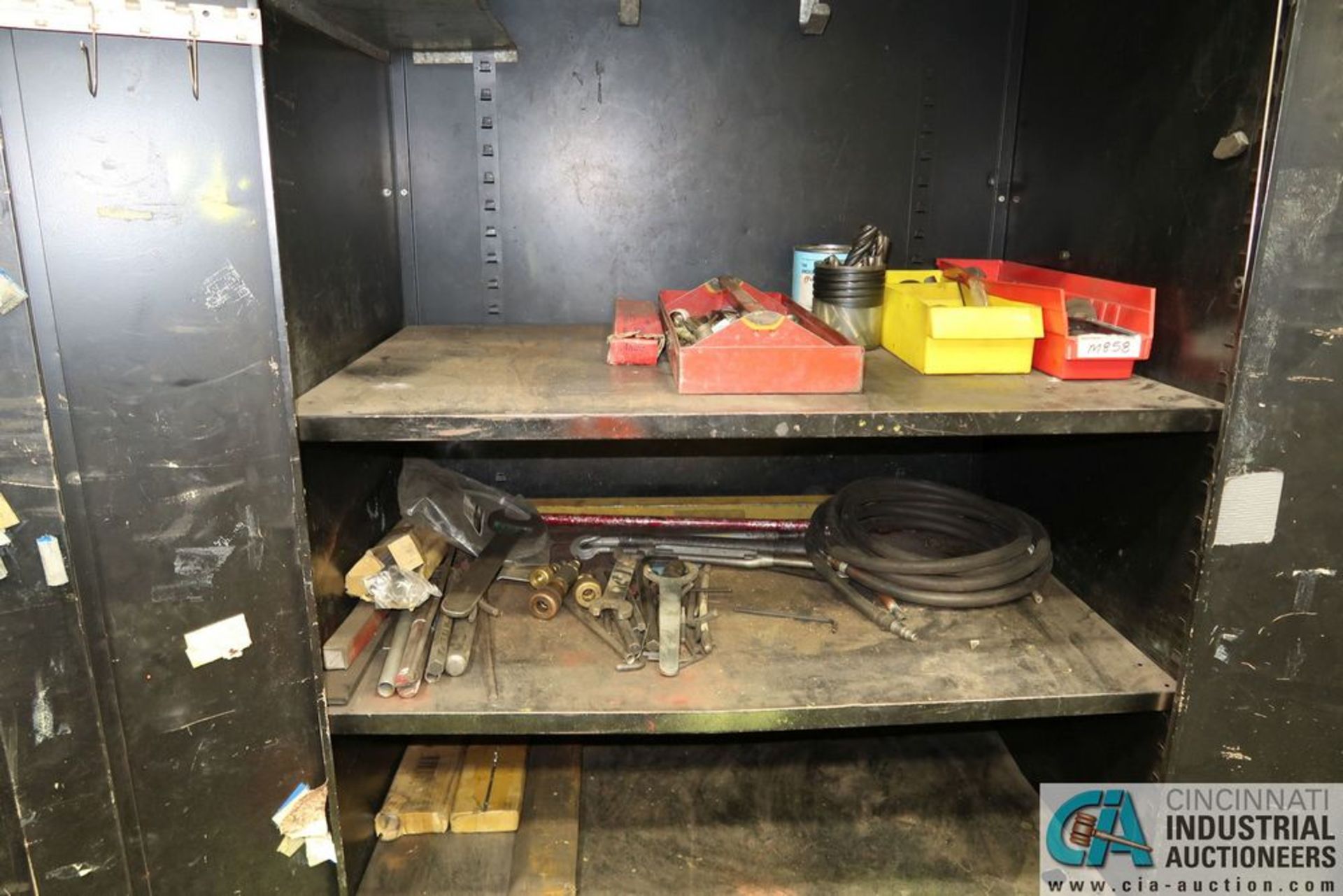 (LOT) WELDING RELATED INCLUDING; WELDING CURTAIN AND (4) CABINETS WITH WELDING ACCESSORIES - Image 5 of 7