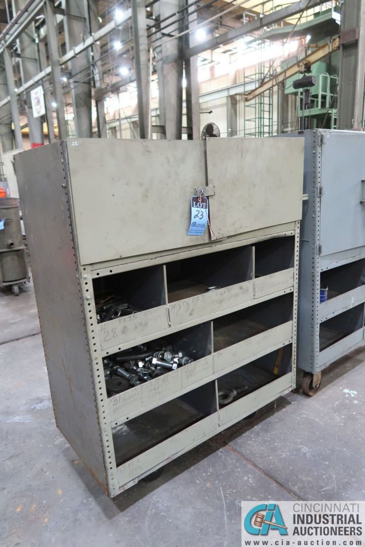PORTABLE STEEL CABINET WITH HARDWARE