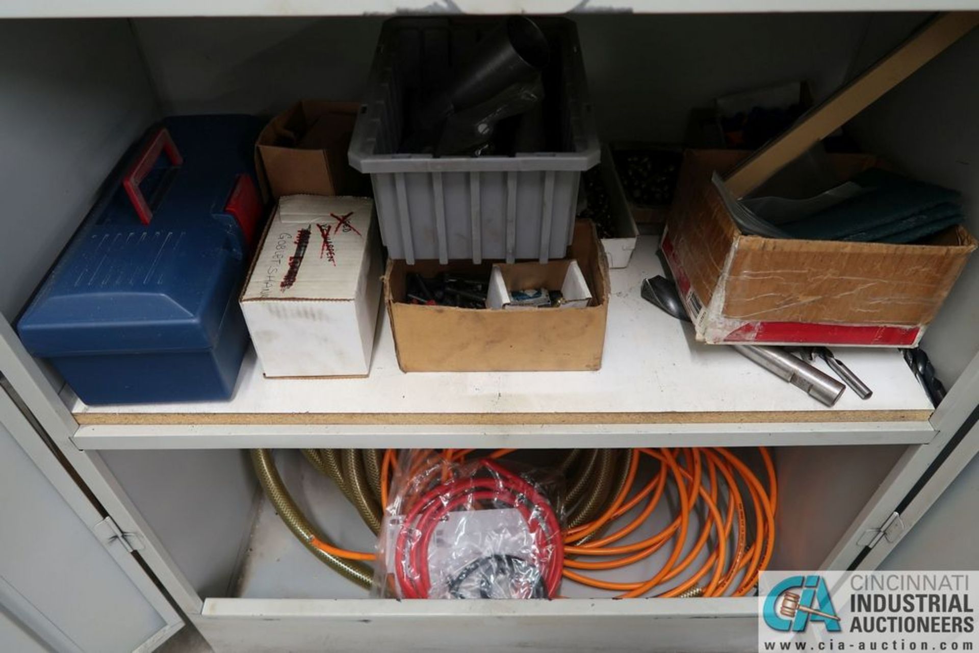 (LOT) MISCELLANEOUS HARDWARE AND SHOP SUPPLIES WITH STORAGE CABINET - Image 7 of 12