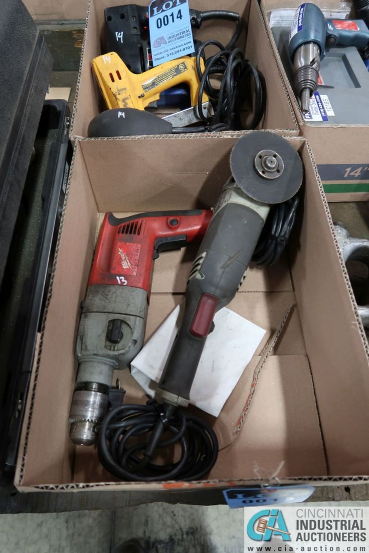 (LOT) 1/2" MILWAUKEE ELECTRIC DRILL AND TASK FORCE ANGLE GRINDER
