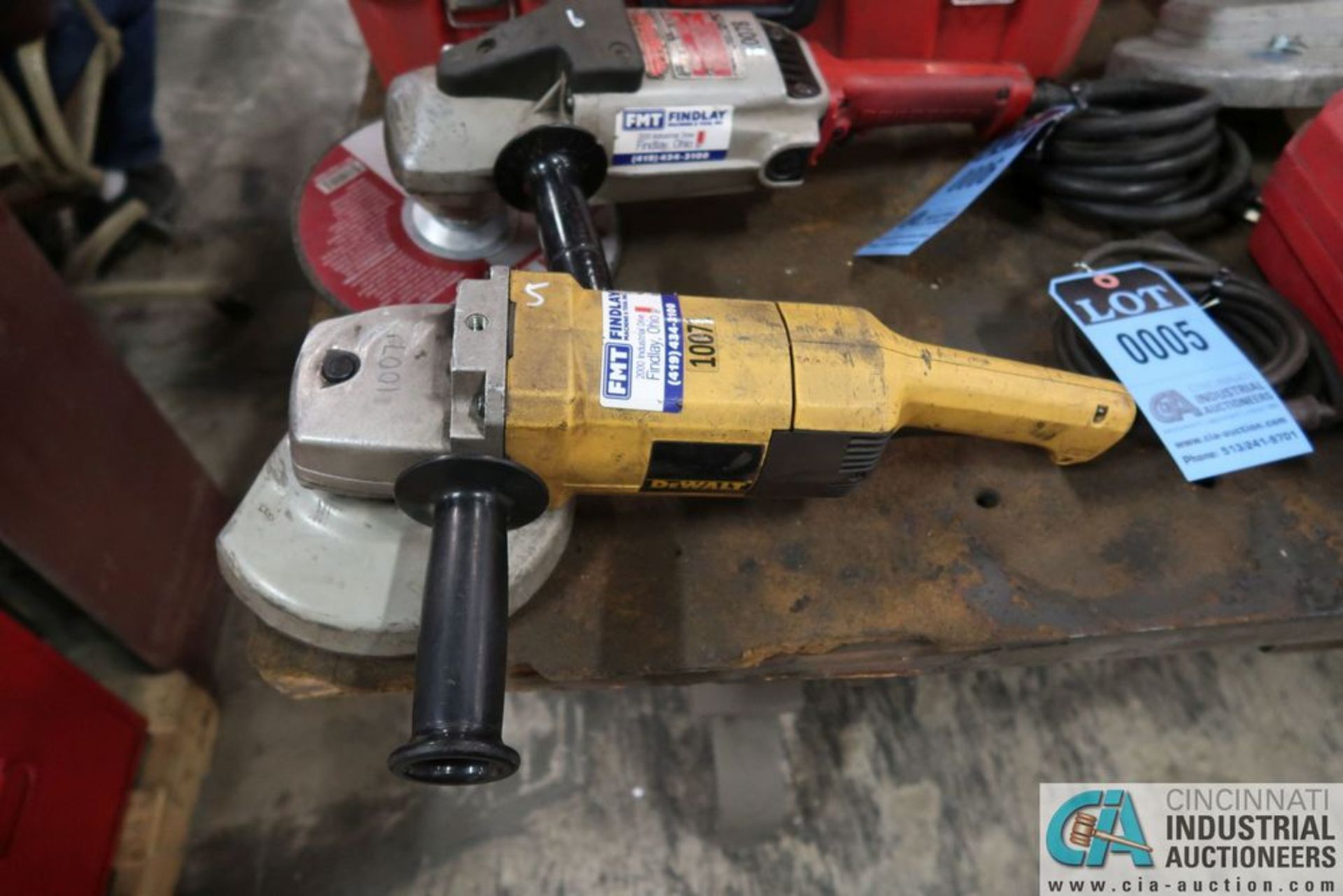 DEWALT ANGLE GRINDER