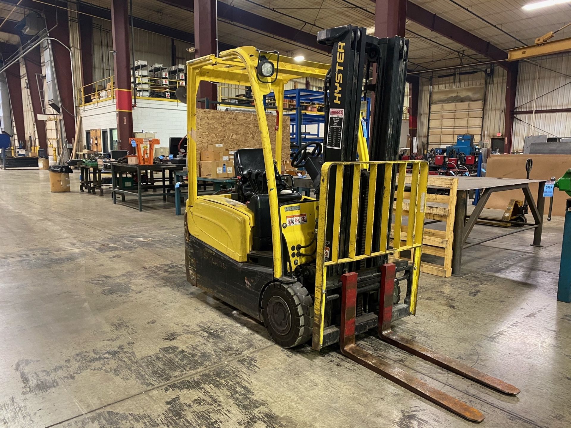 3,500 LB. HYSTER MODEL J35XNT ELECTRIC SIT DOWN TYPE LIFT TRUCK; S/N K160NJ060529, 82" 3-STAGE MAST - Image 2 of 9