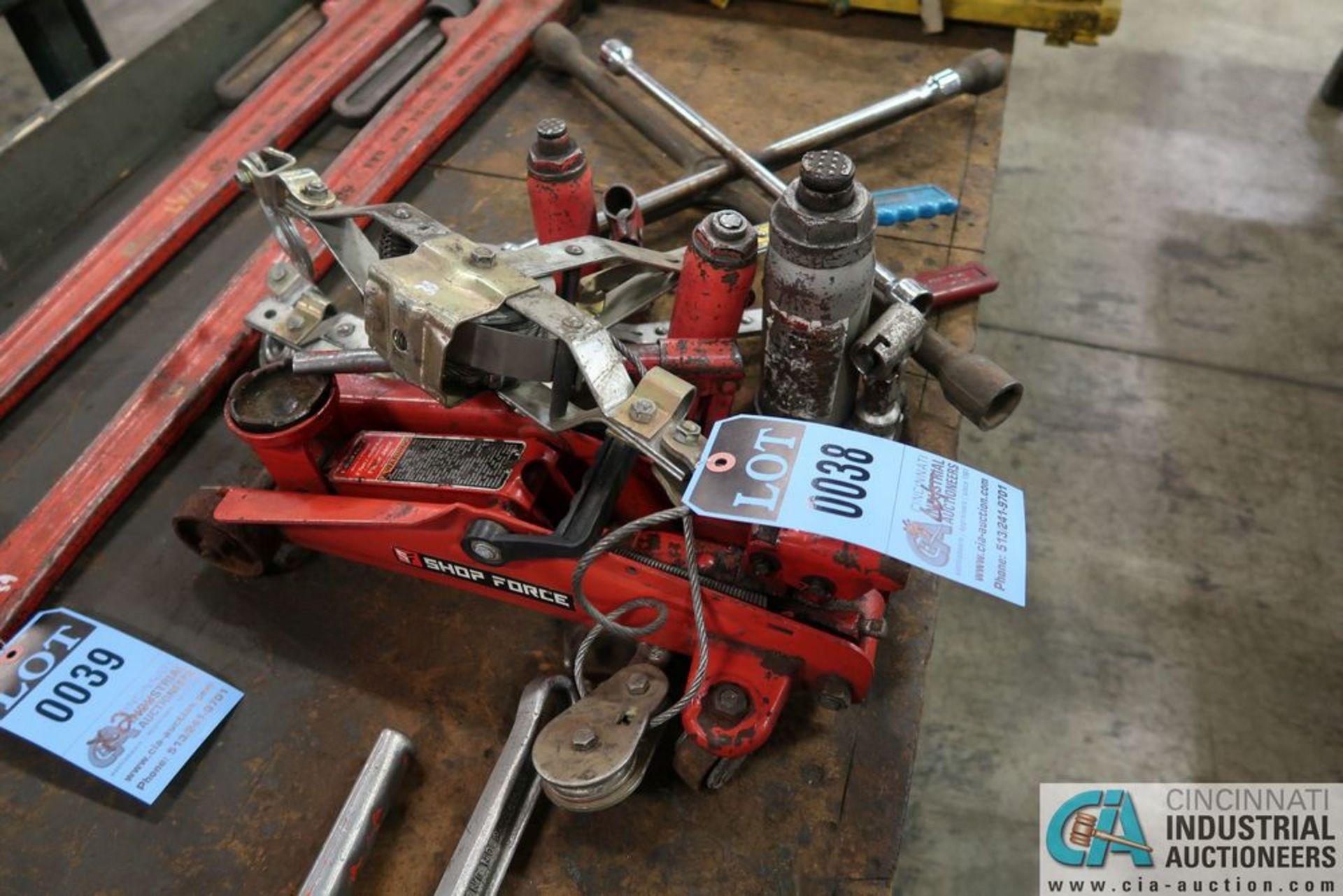 (LOT) 2 TON FLOOR JACK, (3) BOTTLE JACKS, (2) COME-A-LONGS, (2) 4-WAY WRENCHES - Image 2 of 3