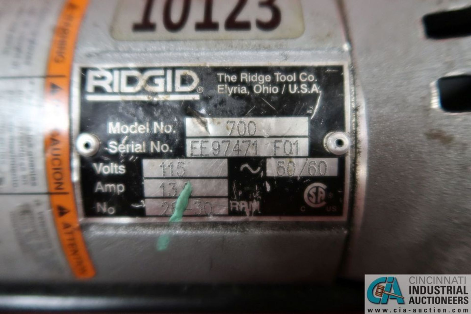 RIDGID MODEL 900 HAND HELD ELECTRIC PIPE THREADER WITH DIES, MANUAL HANDLE AND STORAGE BOX - Image 2 of 2