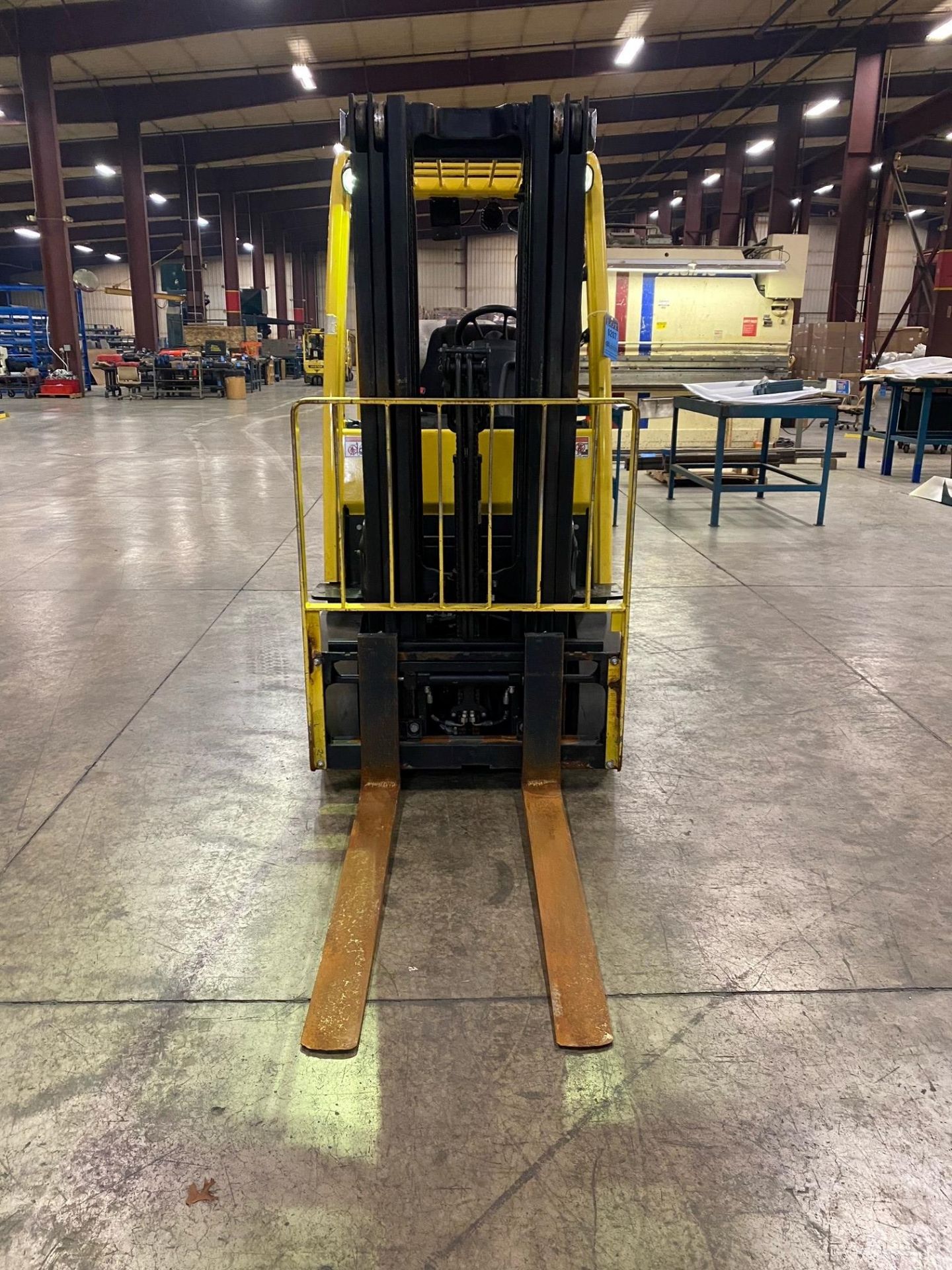 5,000 LB. HYSTER MODEL S50FT LP GAS CUSHION TIRE LIFT TRUCK; S/N H187V04682P, 82" 3-STAGE MAST, - Image 5 of 9