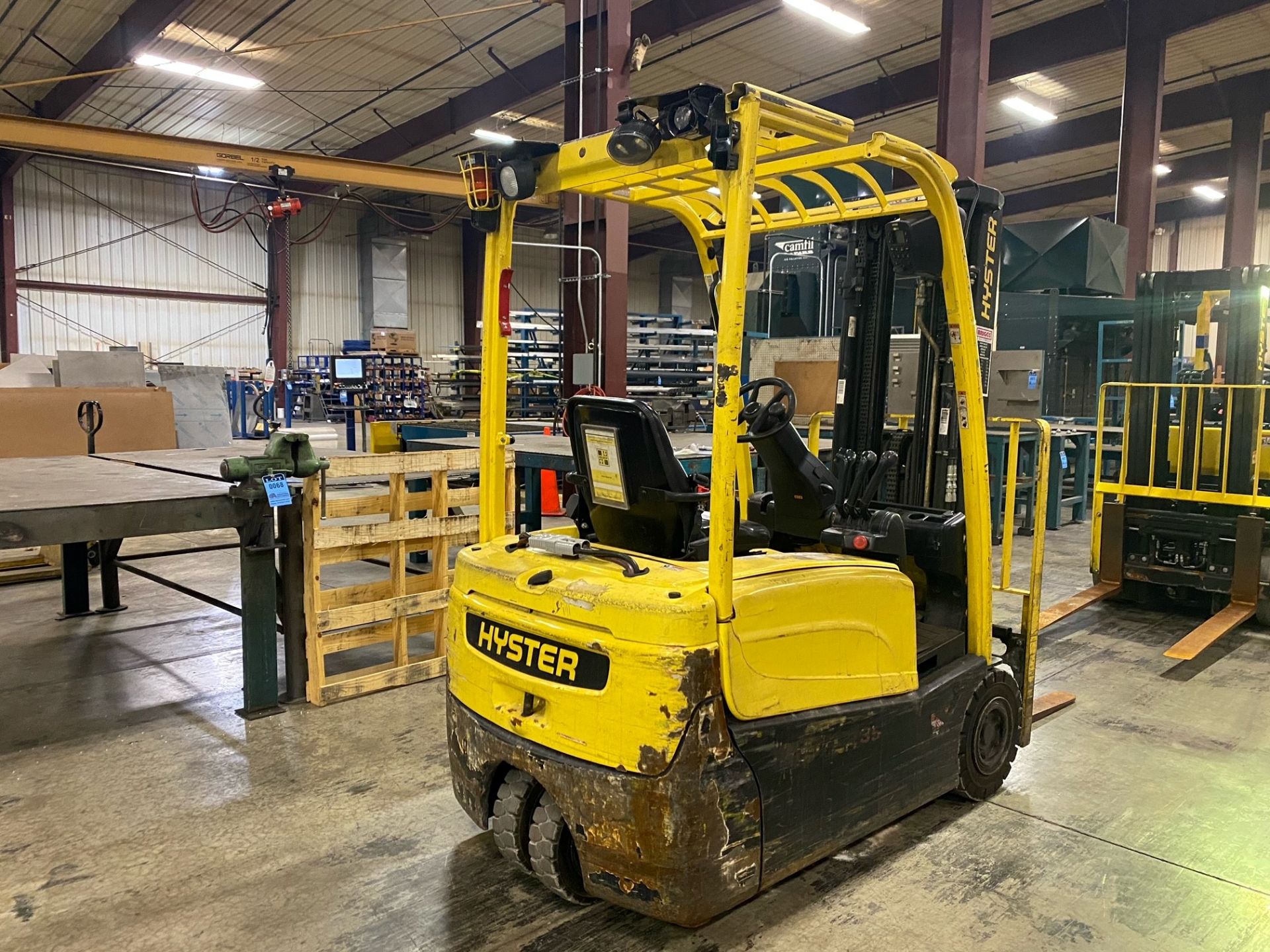 3,500 LB. HYSTER MODEL J35XNT ELECTRIC SIT DOWN TYPE LIFT TRUCK; S/N K160NJ060529, 82" 3-STAGE MAST - Image 3 of 9