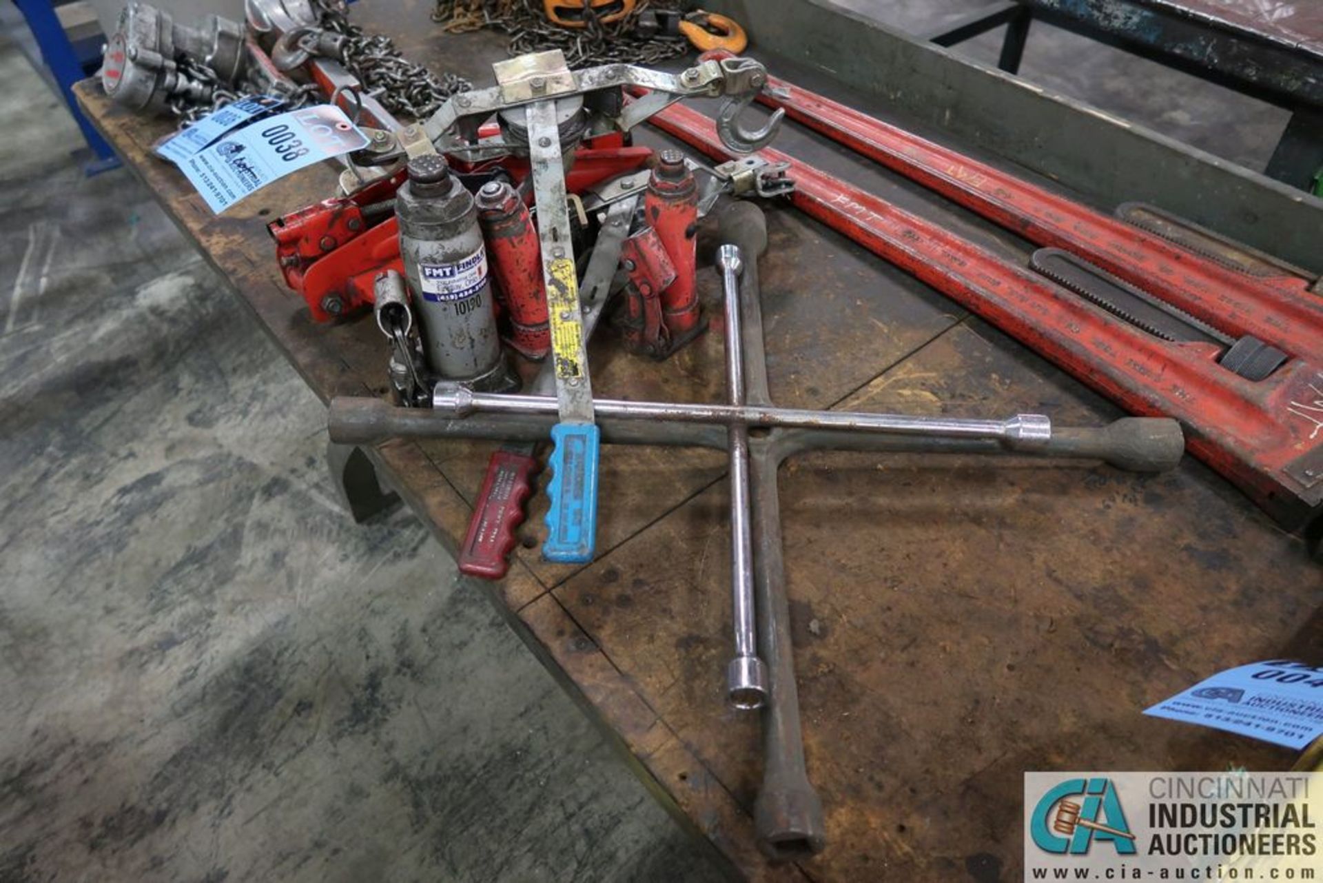 (LOT) 2 TON FLOOR JACK, (3) BOTTLE JACKS, (2) COME-A-LONGS, (2) 4-WAY WRENCHES - Image 3 of 3