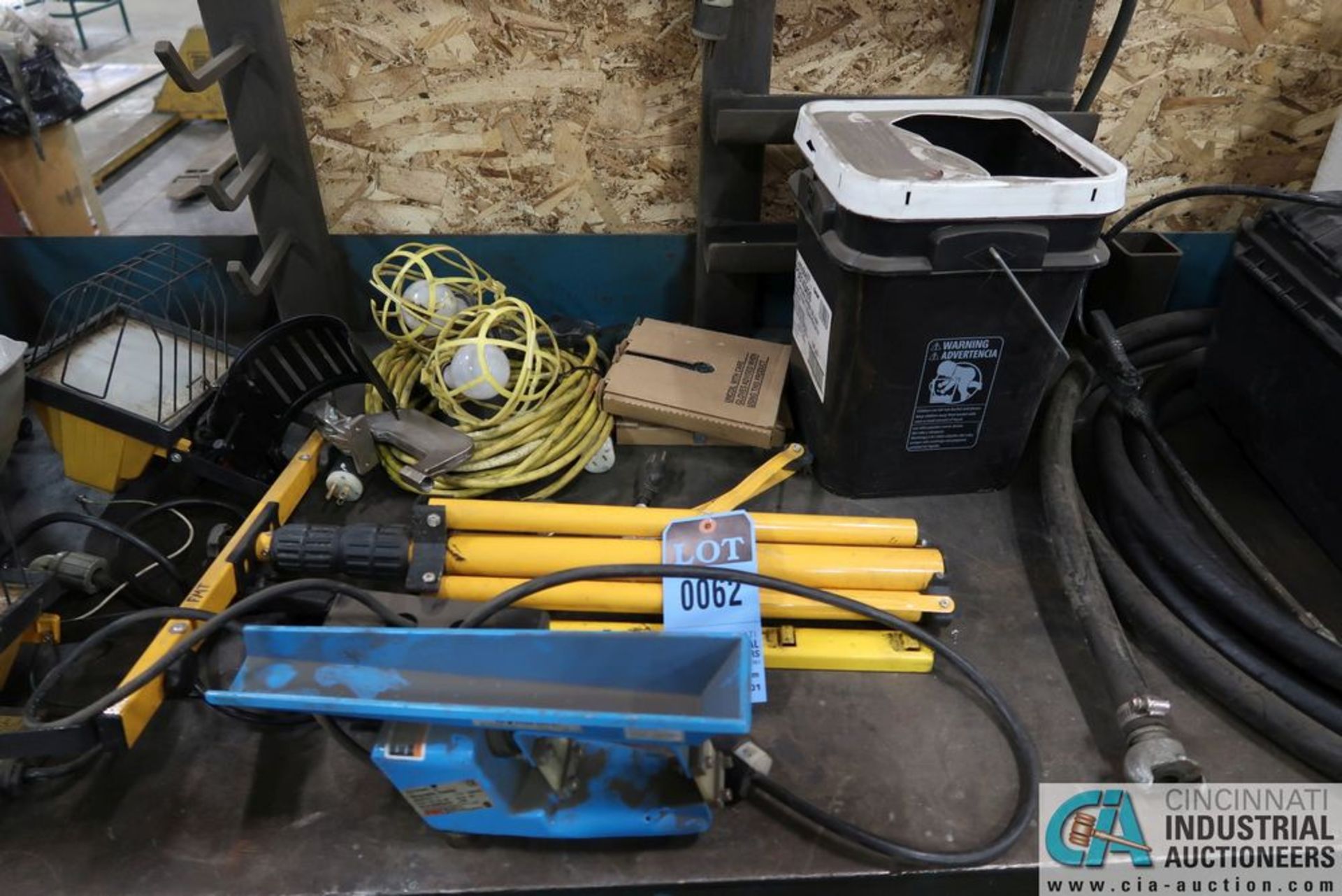 (LOT) ASSORTED SHOP ITEMS ON BENCH; LIGHTS, VIBRATORY BOWL, TOOLBOX, DIAPHRAM PUMP, HEATER - Image 3 of 6