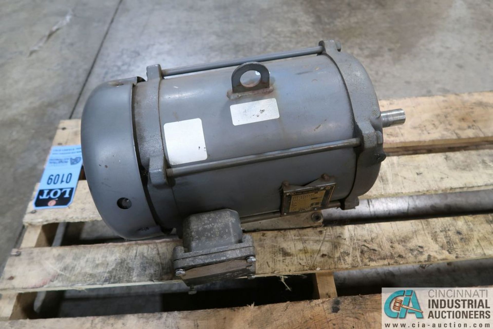 (LOT) MOTORS ON SKID; (1) 5 HP AND (2) .5 HP - Image 6 of 7