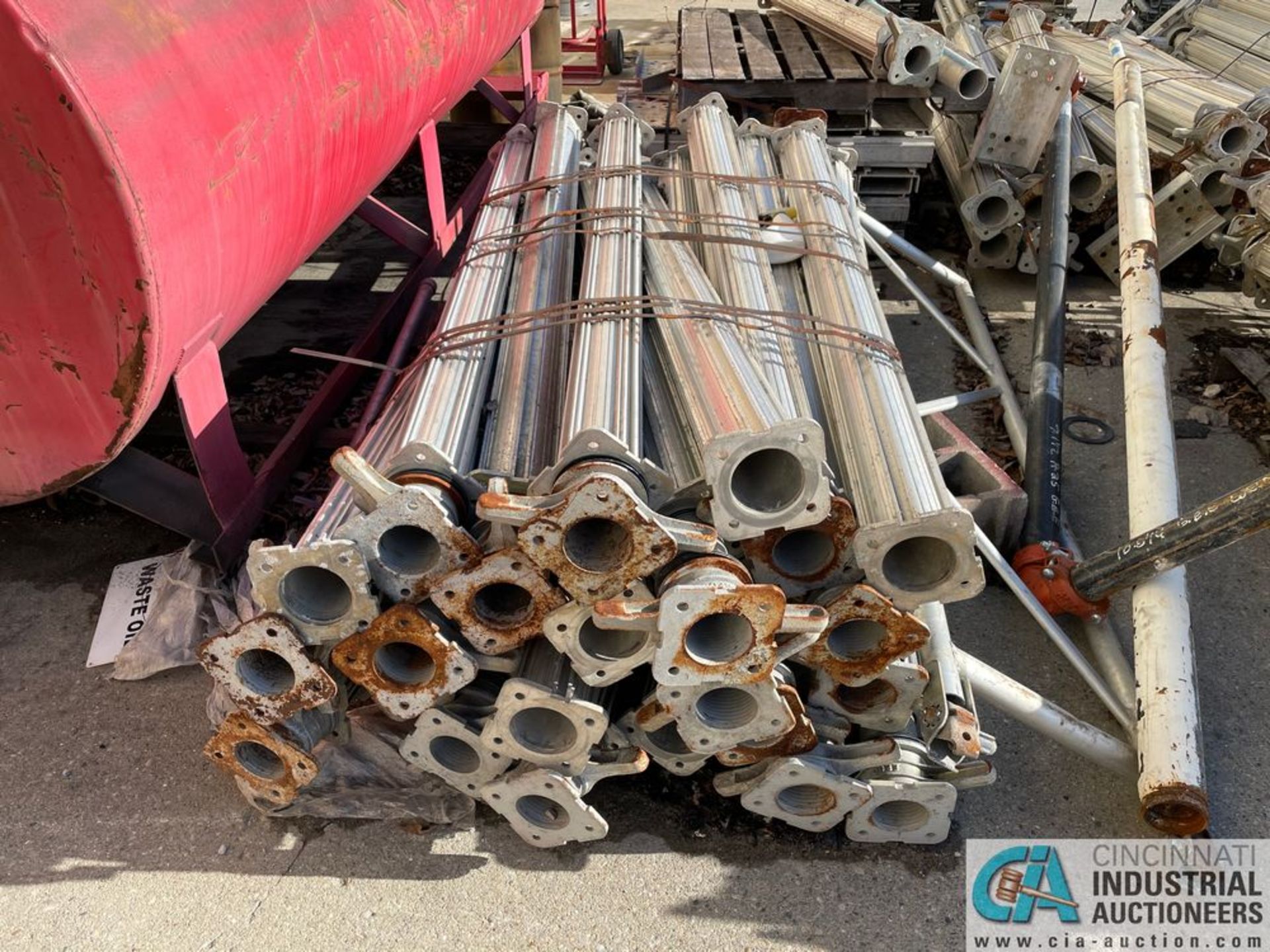 ****EFCO E-Z DECK MODULAR ALUMINUM SHORING SYSTEM; APPROX. (80) 6' SCREW TYPE POSTS ON (5) SKIDS, - Image 12 of 14