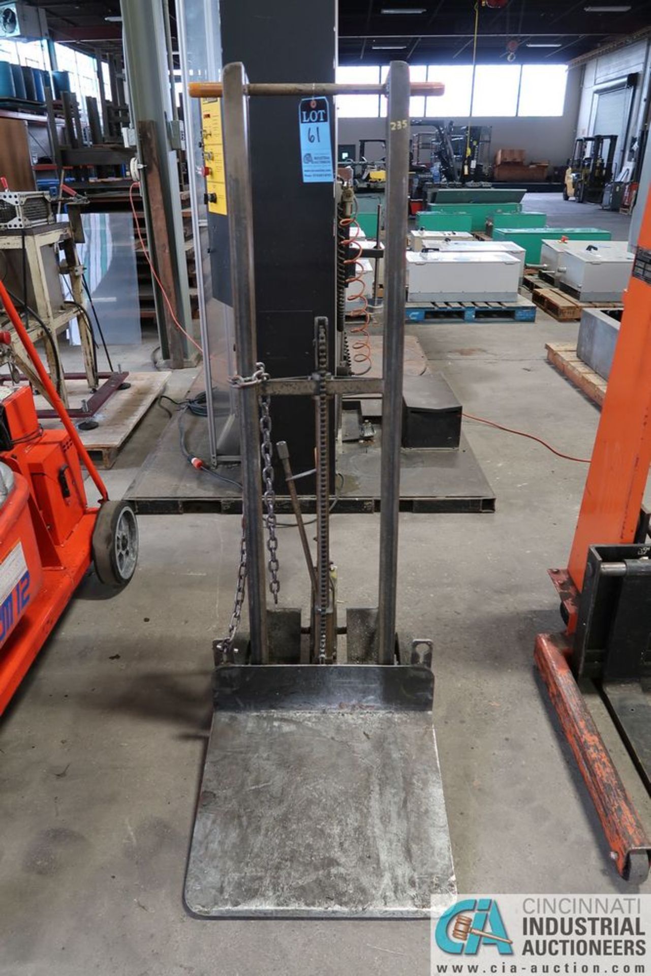 GRAND SPECIALTIES MODEL 4054 SHOP CADDY MANUAL HYDRUALIC LIFT STACKER; S/N 3215 - Image 2 of 7