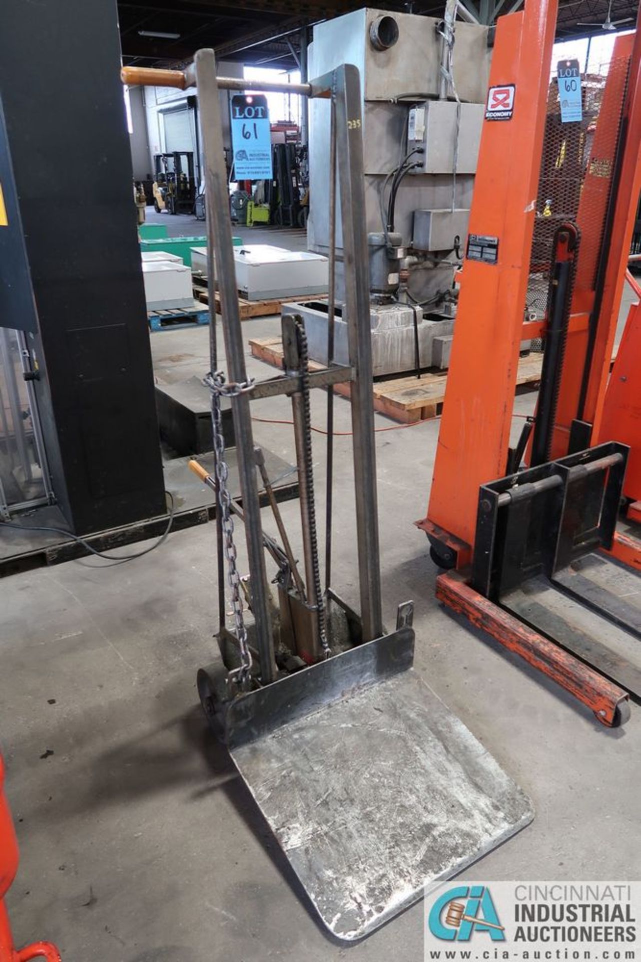 GRAND SPECIALTIES MODEL 4054 SHOP CADDY MANUAL HYDRUALIC LIFT STACKER; S/N 3215 - Image 3 of 7