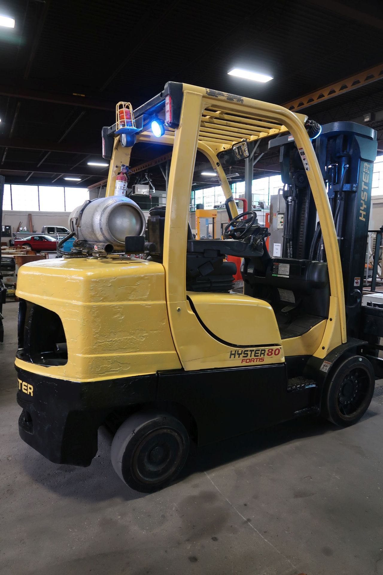 **2017 - 8,000 LB. HYSTER MODEL S80FT LP GAS CUSHION TIRE THREE-STAGE MAST LIFT TRUCK; S/N J004V0260 - Image 4 of 8