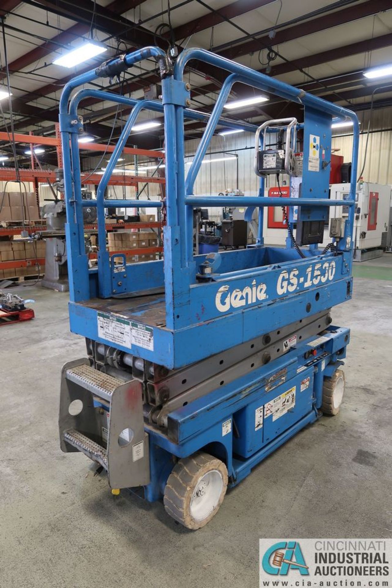 GENIE MODLE GS-1530 ELECTRIC SCISSOR LIFT; S/N 24168, 15' MAX HEIGHT, 500 LB. MAX WEIGHT, 64" - 101" - Image 3 of 7