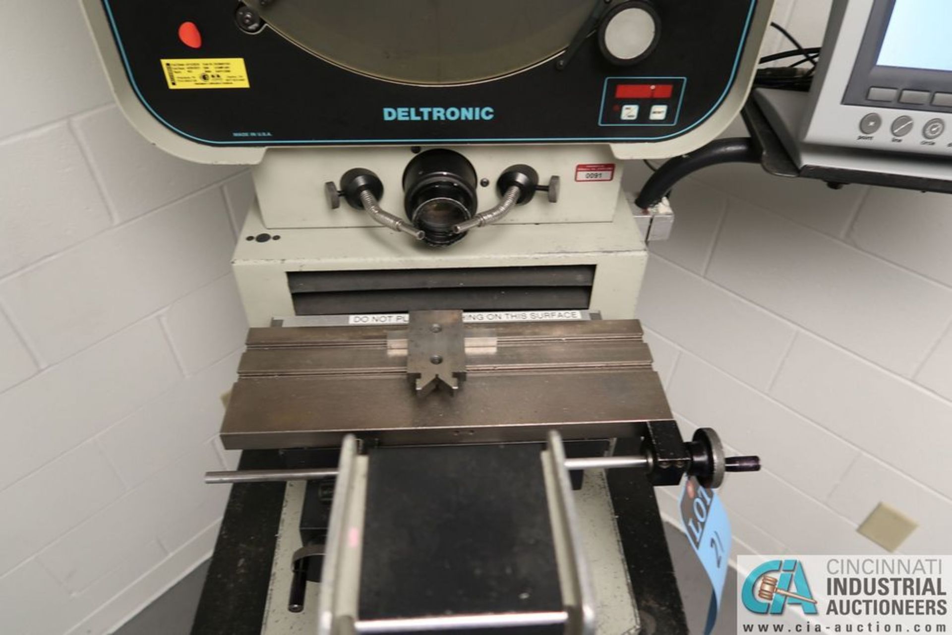 14" DELTRONIC DH214 OPTICAL COMPARATOR; S/N 249113880, **Rigging Fee Due $100.00** - Image 4 of 8