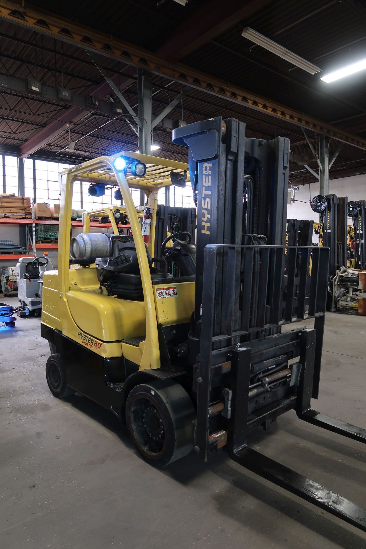 **2017 - 8,000 LB. HYSTER MODEL S80FT LP GAS CUSHION TIRE THREE-STAGE MAST LIFT TRUCK; S/N J004V0260 - Image 2 of 8