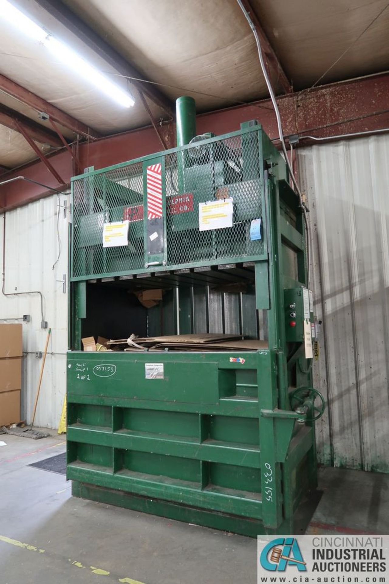 42" X 72" PHILADELPHIA 7200IHD VERTICAL HYDRAULIC BALER; S/N 033155 **Rigging Fee Due $750.00** - Image 2 of 6