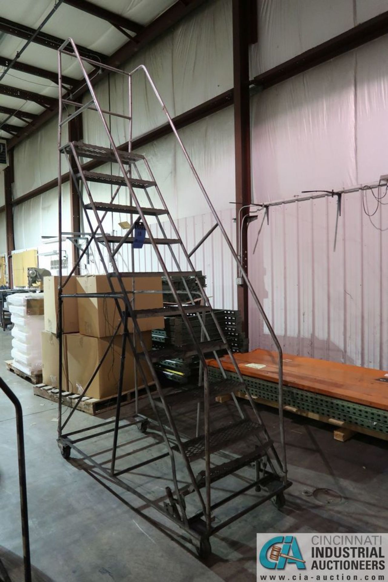 8' PORTABLE SHOP LADDER