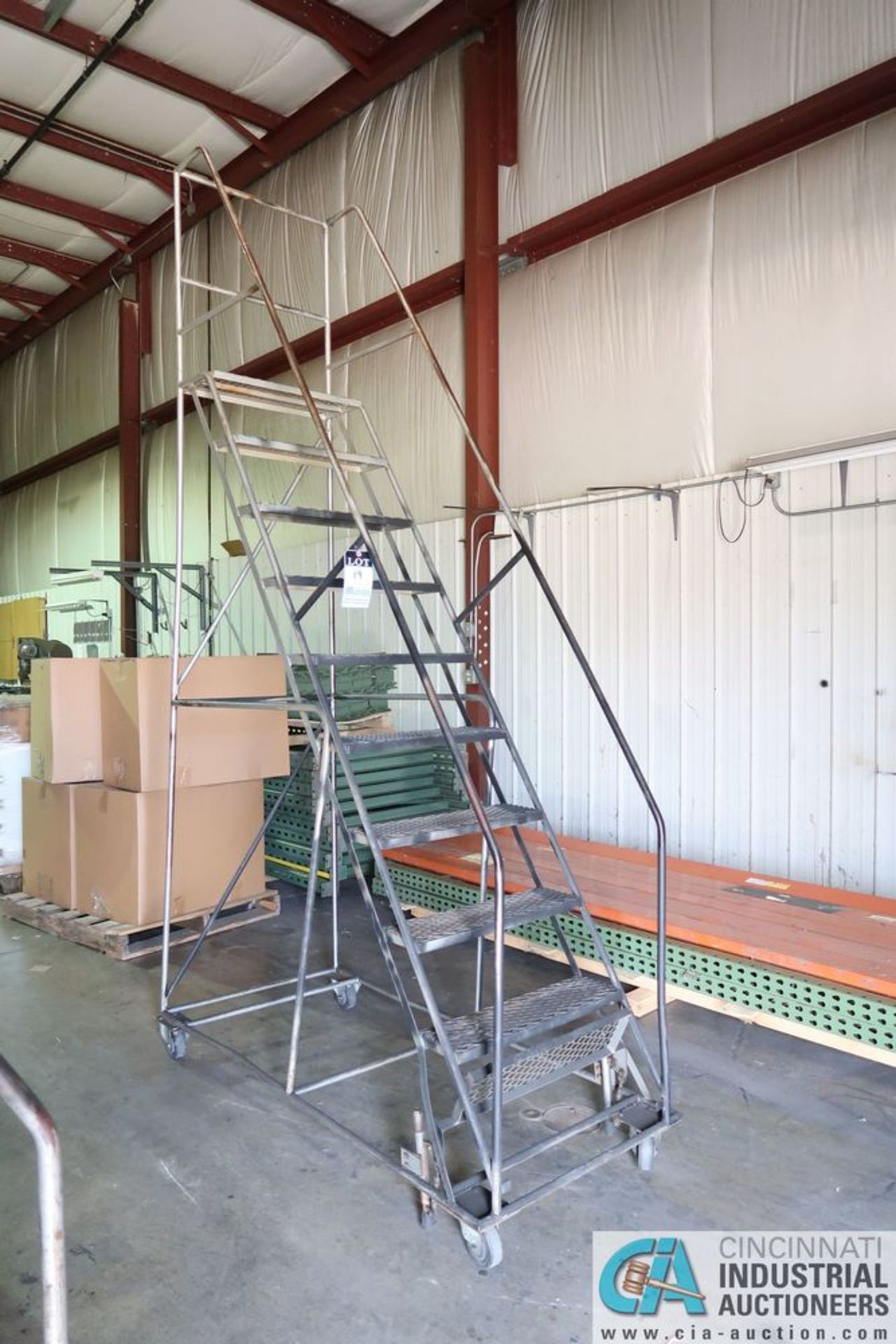 8' PORTABLE SHOP LADDER