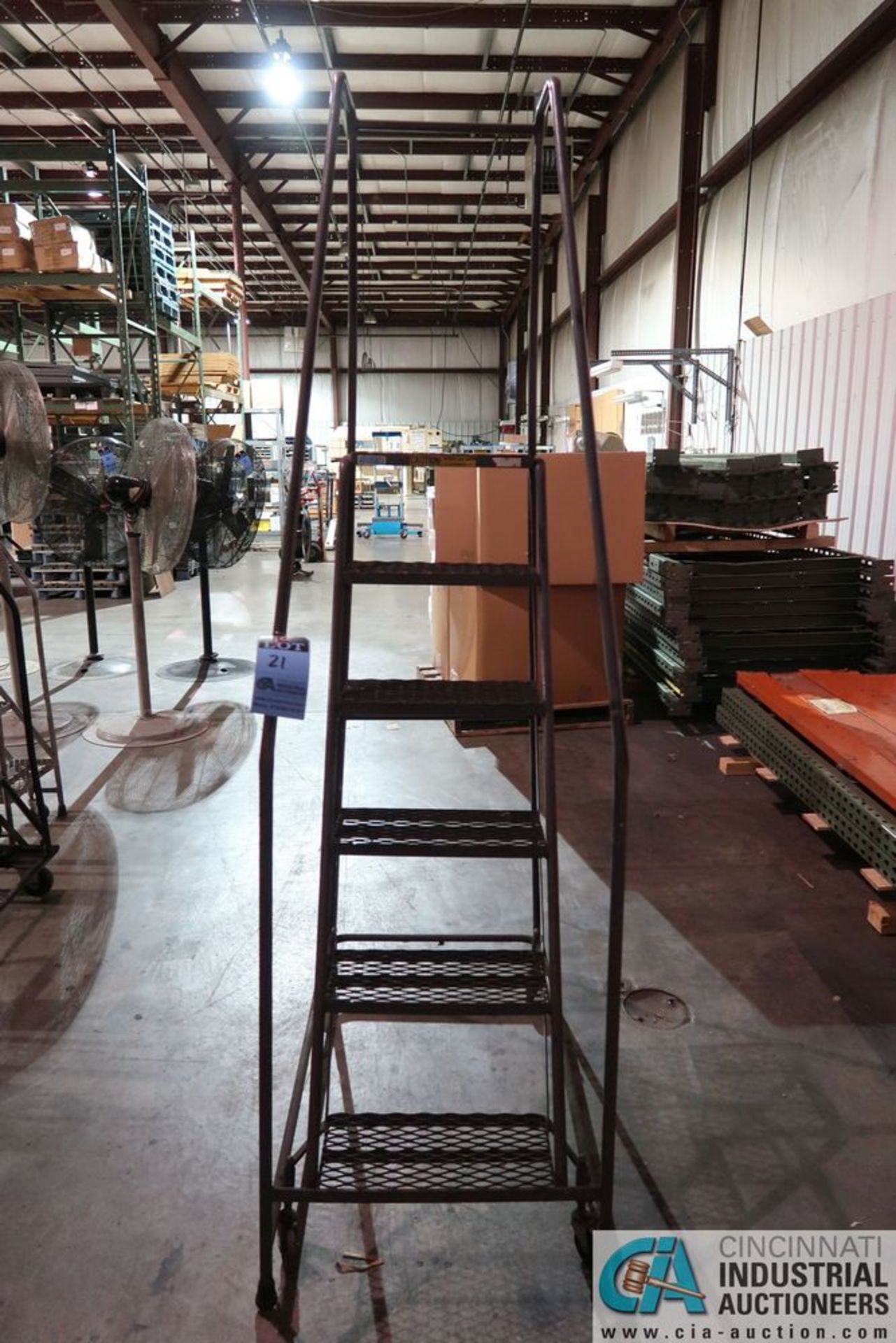 5' PORTABLE SHOP LADDER - Image 2 of 2