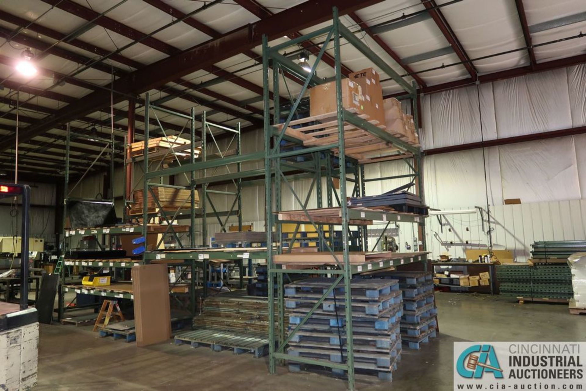 SECTIONS 108" X 42" X 168" ADJUSTABLE BEAM PALLET RACK INCLUDING (26) 108" X 4" CROSS BEAMS AND (