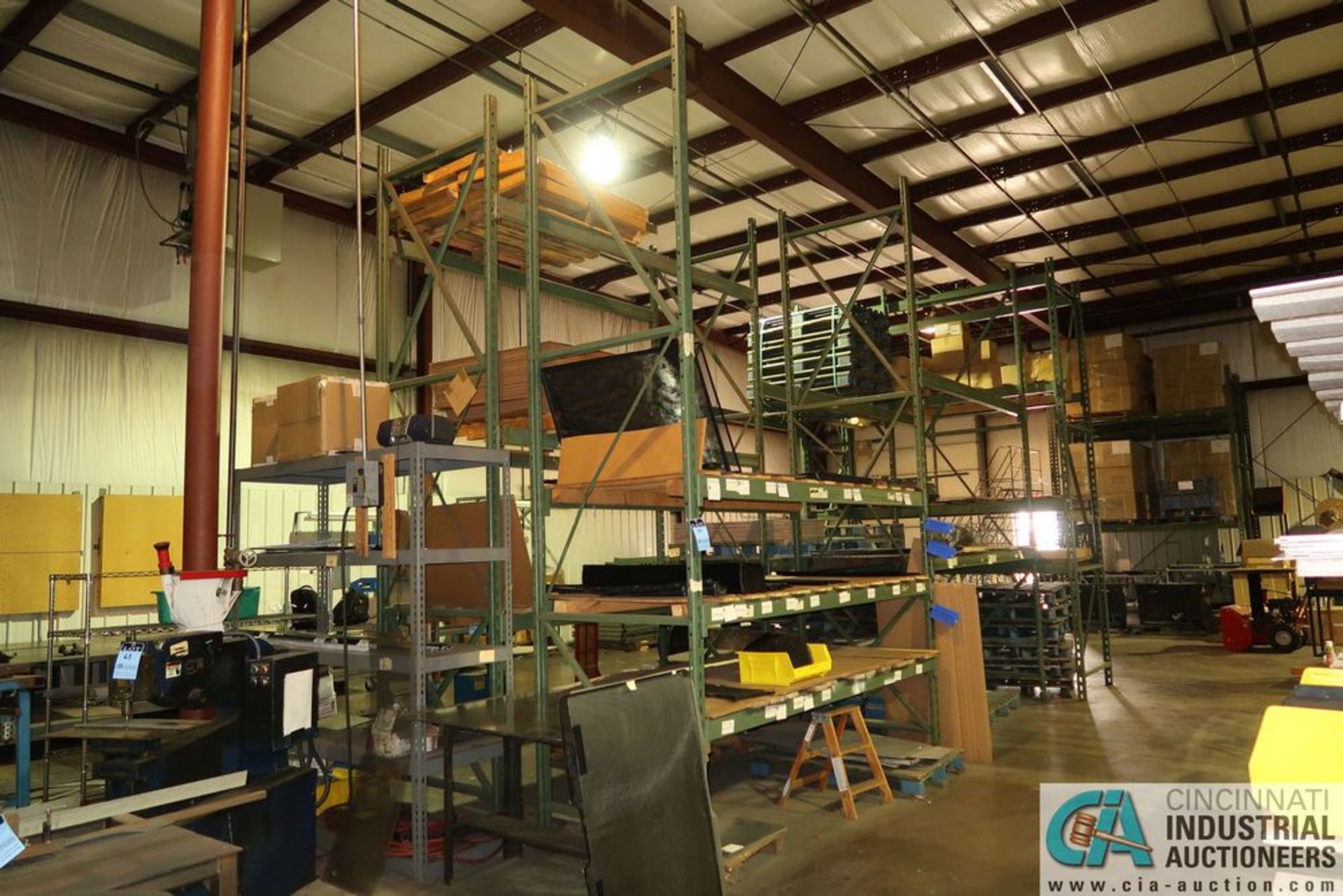 SECTIONS 108" X 42" X 168" ADJUSTABLE BEAM PALLET RACK INCLUDING (26) 108" X 4" CROSS BEAMS AND ( - Image 4 of 5