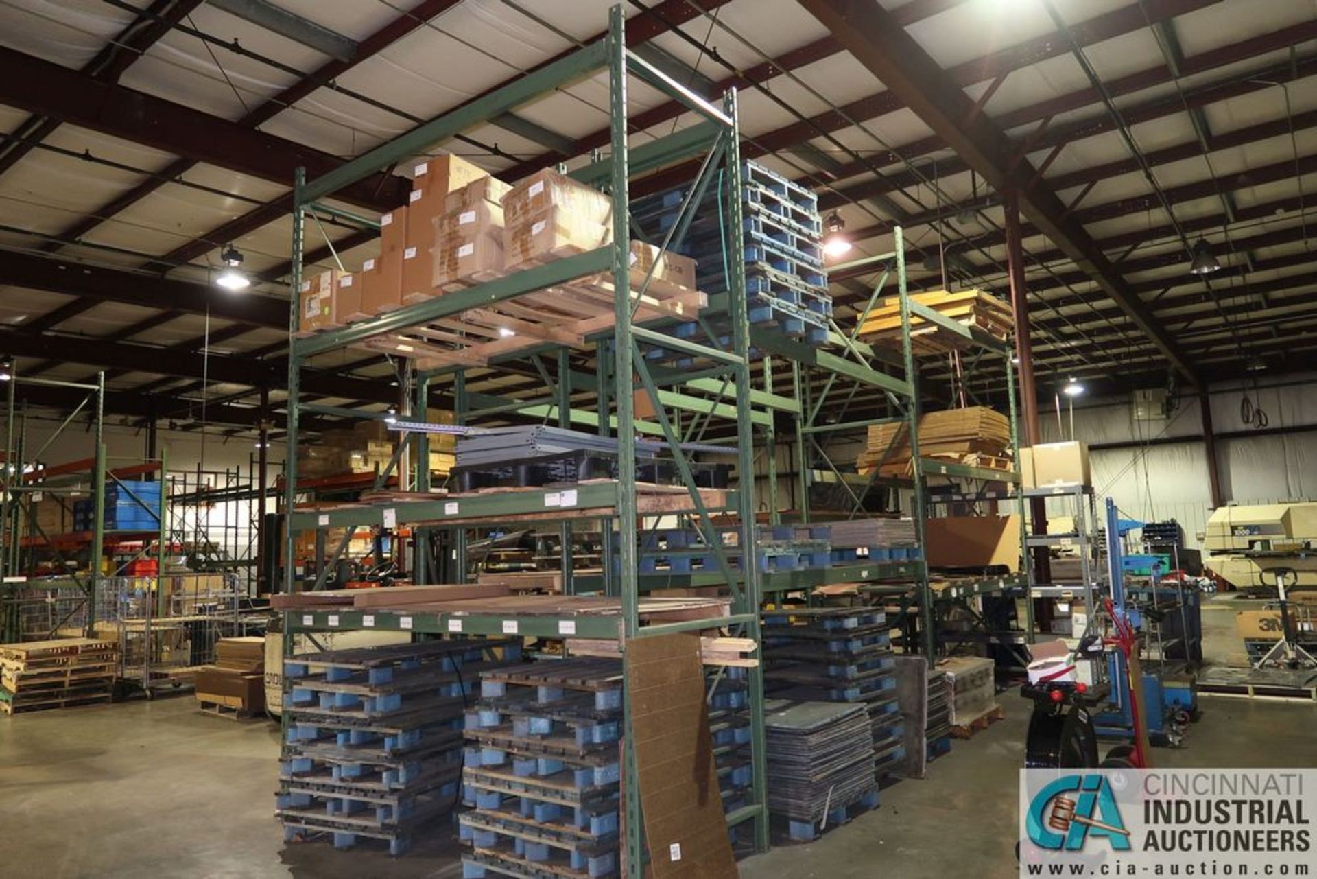 SECTIONS 108" X 42" X 168" ADJUSTABLE BEAM PALLET RACK INCLUDING (26) 108" X 4" CROSS BEAMS AND ( - Image 2 of 5