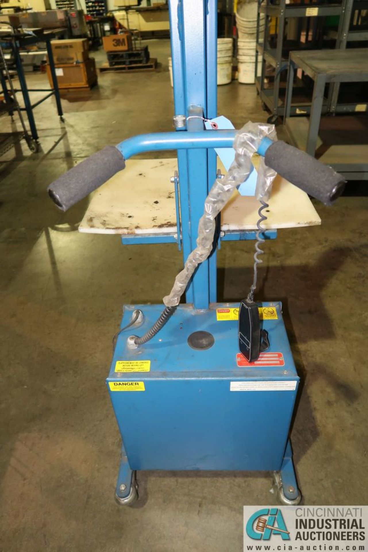 175 LB. VESTIL MODEL PEL-88 PORTABLE DIE LIFT - Image 4 of 6