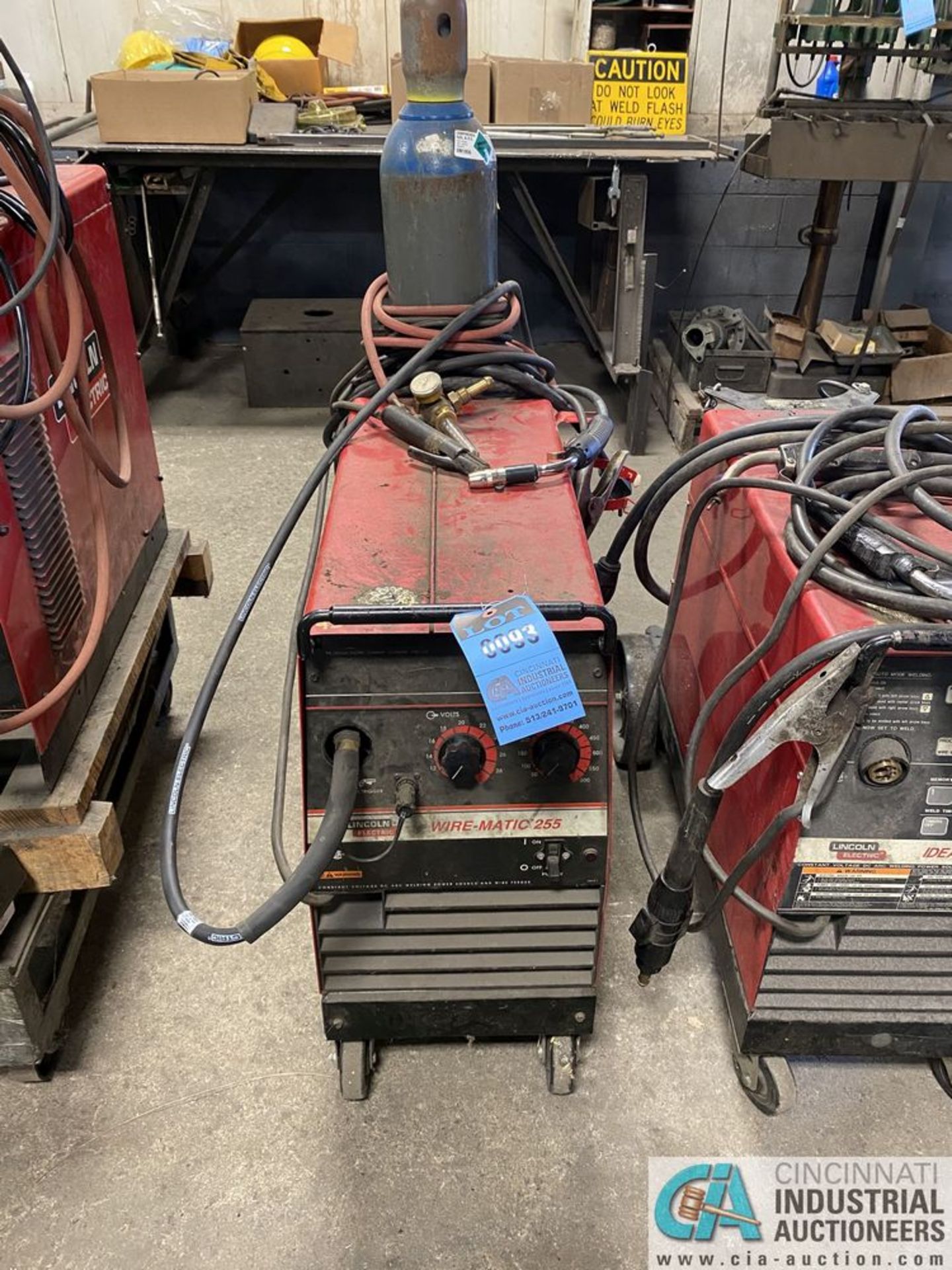 LINCOLN WIRE-MATIC 255 WELDER WITH BUILT IN WIRE FEED