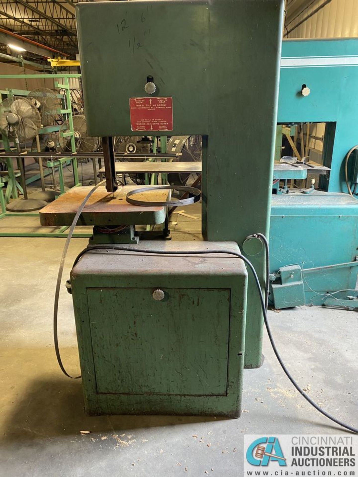 20" POWERMATIC MODEL 87 VERTICAL BAND SAW, 24" X 24" TABLE, BLADE WELDER **Loading Charge Due the " - Image 4 of 4