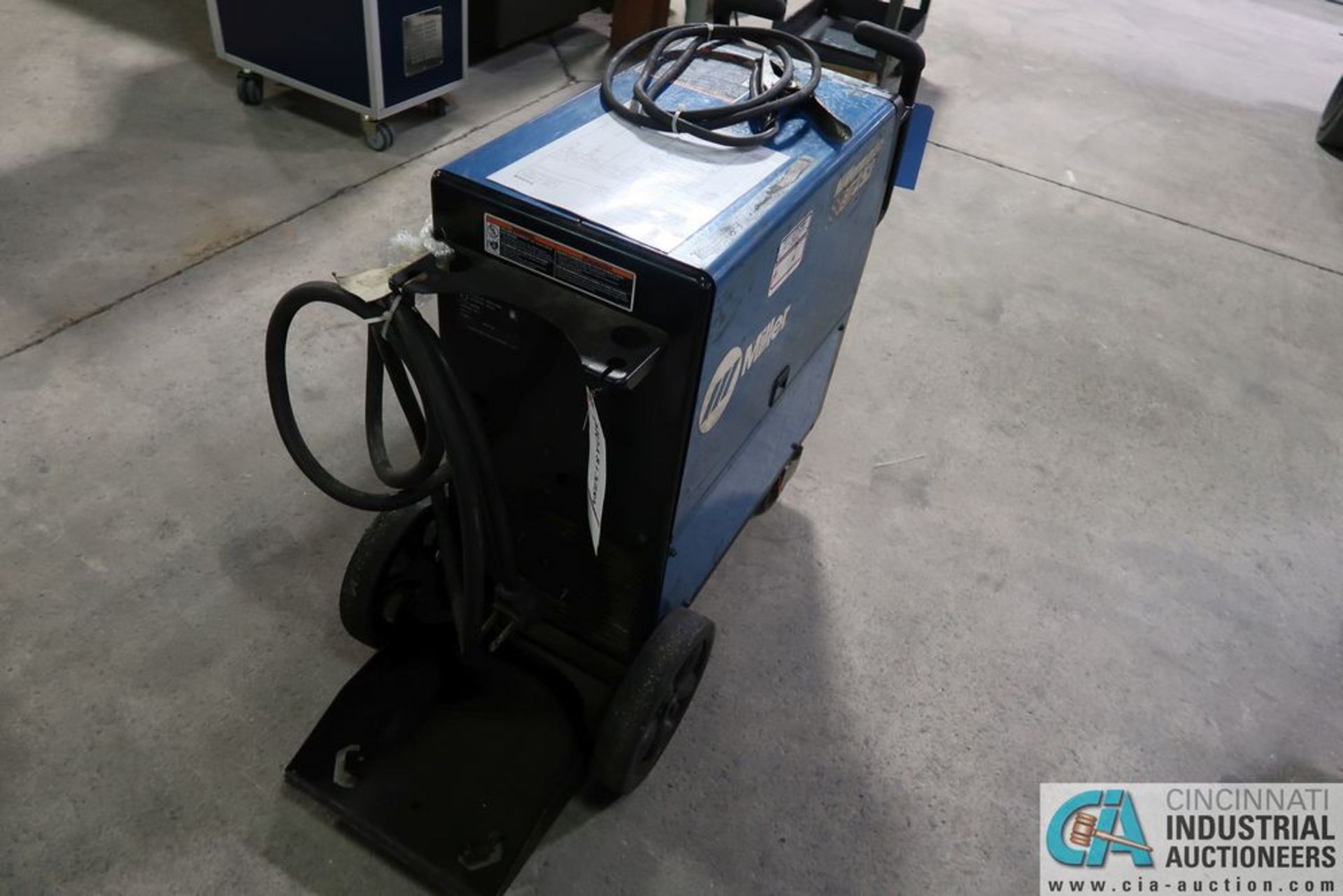 250 AMP MILLER MODEL MILLERMATIC 252 MIG WELDING POWER SOURCE; S/N MD281328N, WITH BUILT-IN WIRE - Image 4 of 7