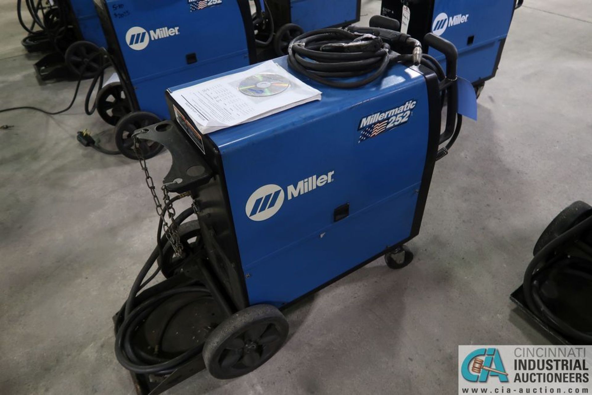 250 AMP MILLER MODEL MILLERMATIC 252 MIG WELDING POWER SOURCE; S/N MA190309N, WITH BUILT-IN WIRE - Image 2 of 7