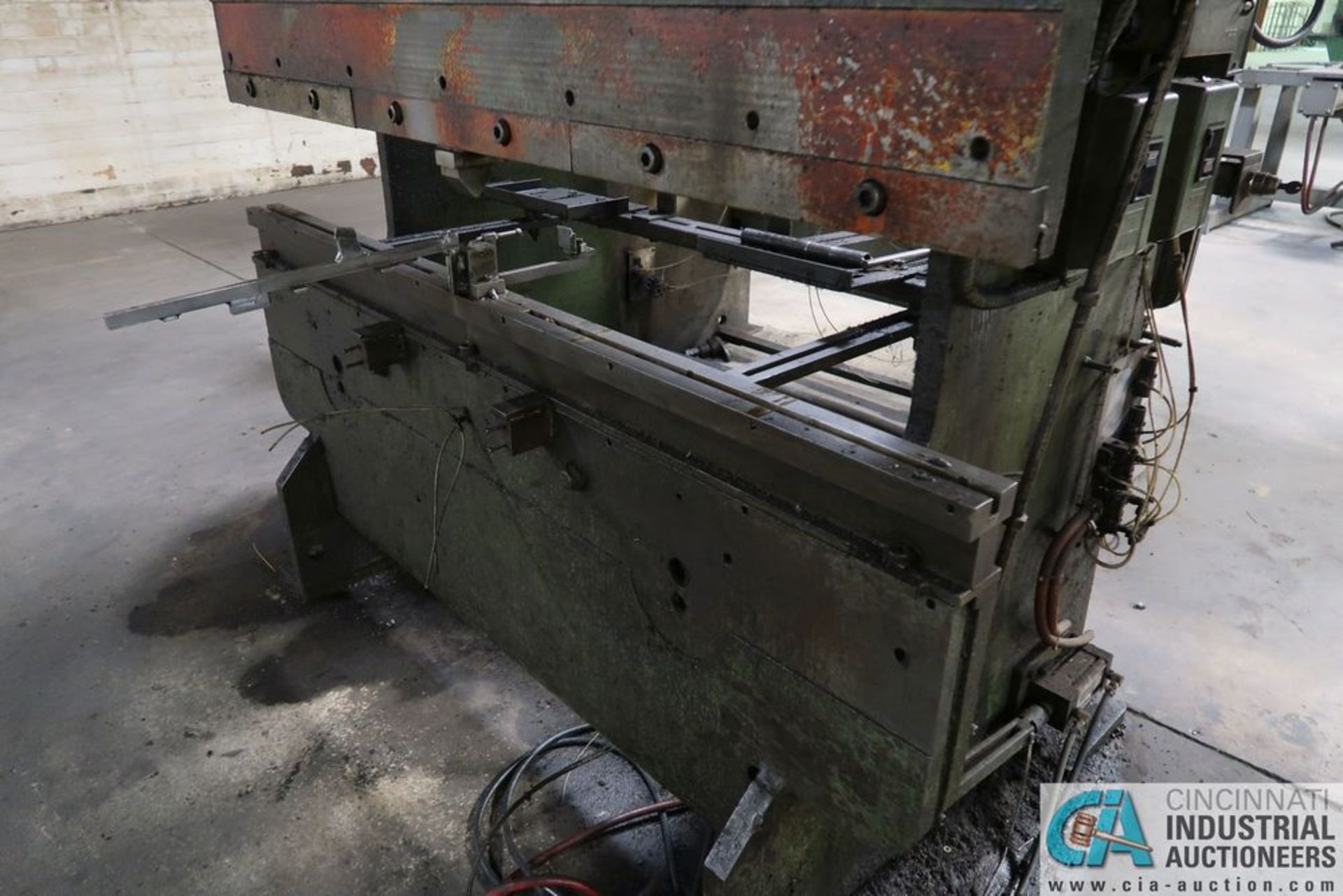 45 TON CHICAGO MODEL 4L6 MECHANICAL PRESS BRAKE; S/N L-9349, 10 GAUGE X 6' OVERALL 1-1/8" IN DIE - Image 5 of 9