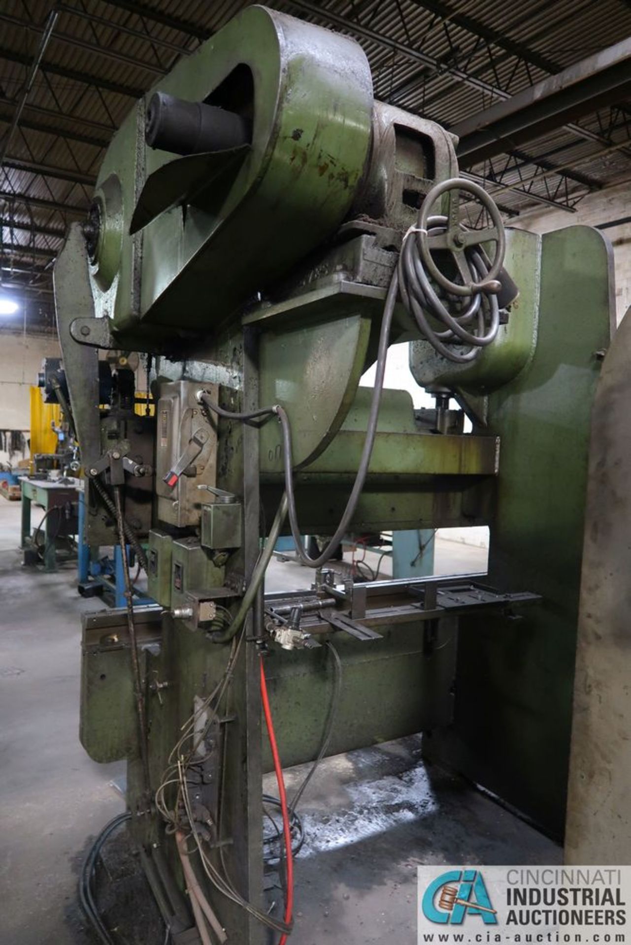 45 TON CHICAGO MODEL 4L6 MECHANICAL PRESS BRAKE; S/N L-9349, 10 GAUGE X 6' OVERALL 1-1/8" IN DIE - Image 3 of 9