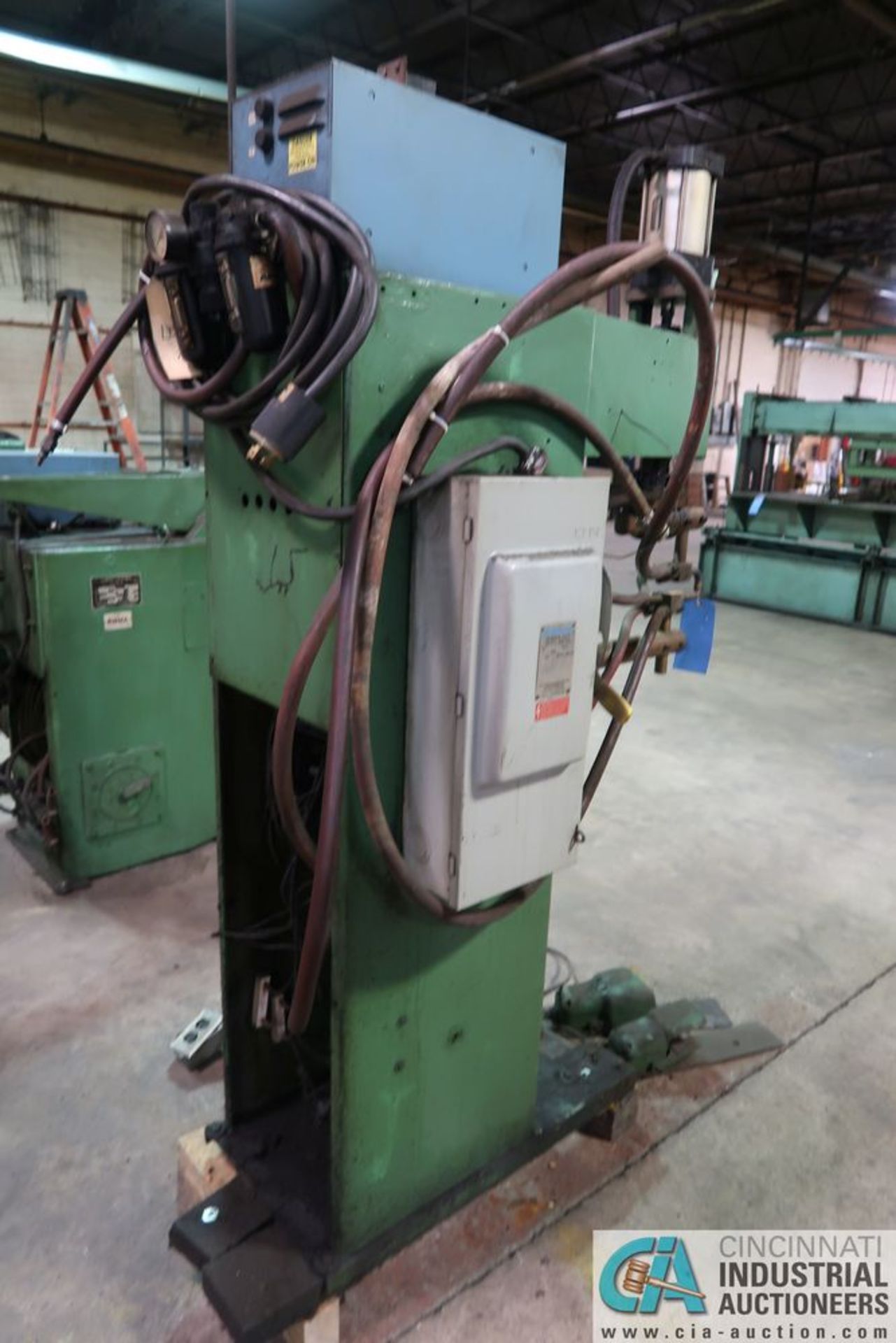 40 KVA ALPHIL MODLE AL 18 AIR OPERATED SPOT WELDER; S/N 3998, WITH TJ SNOW CONTROLS, 18" THROAT, 220 - Image 5 of 8