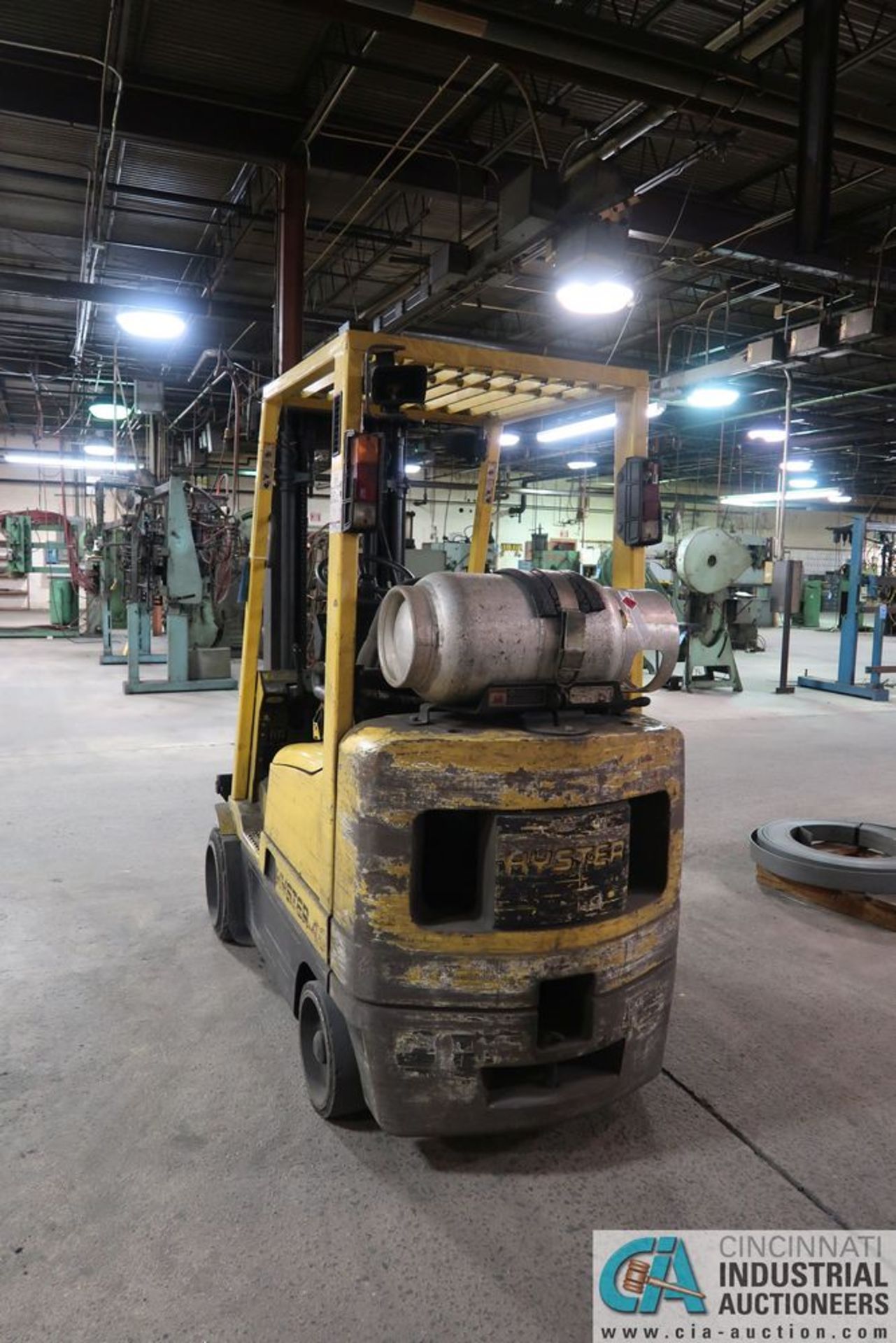 4,000 LB. CAPACITY HYSTER 540XMS LP GAS SOLID TIRE THREE-STAGE MAST LIFT TRUCK; S/N C010H05668W, - Image 3 of 7