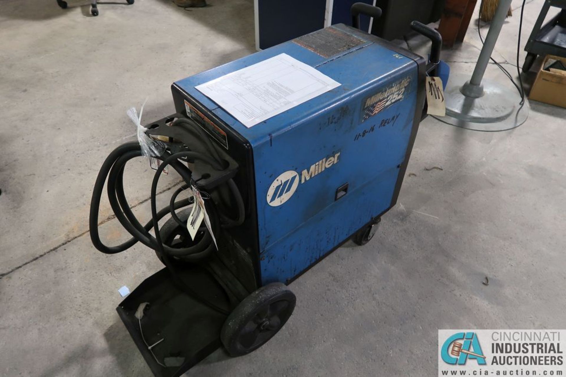 250 AMP MILLER MODEL MILLERMATIC 252 MIG WELDING POWER SOURCE; S/N MB240158N, WITH BUILT-IN WIRE - Image 3 of 7