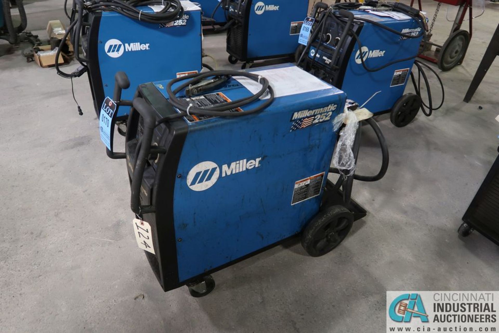 250 AMP MILLER MODEL MILLERMATIC 252 MIG WELDING POWER SOURCE; S/N MD281328N, WITH BUILT-IN WIRE - Image 3 of 7