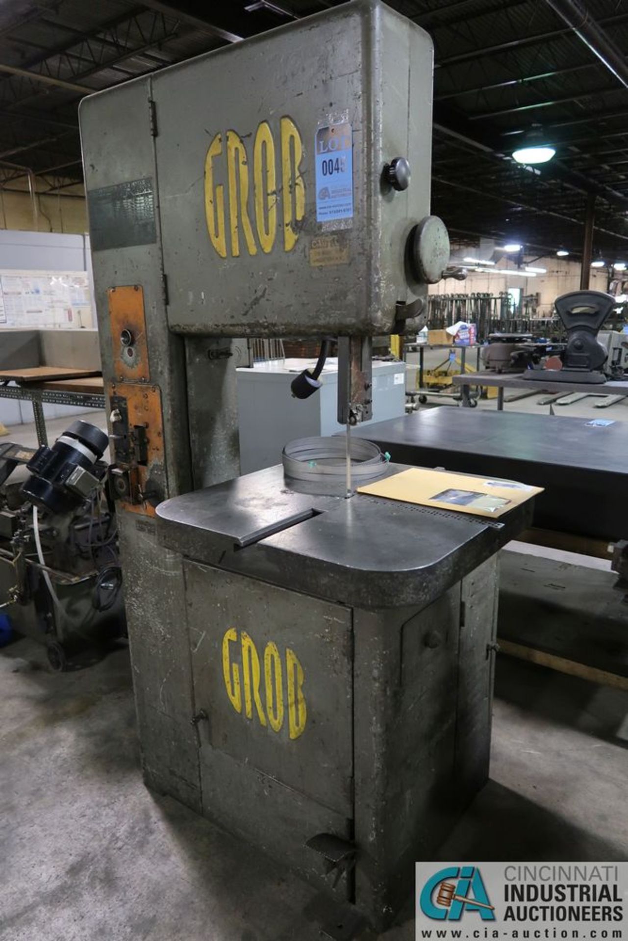 18" GROB MODEL NS-18 VERTICAL BAND SAW; S/N 3177, WITH BAND SAW WELDER