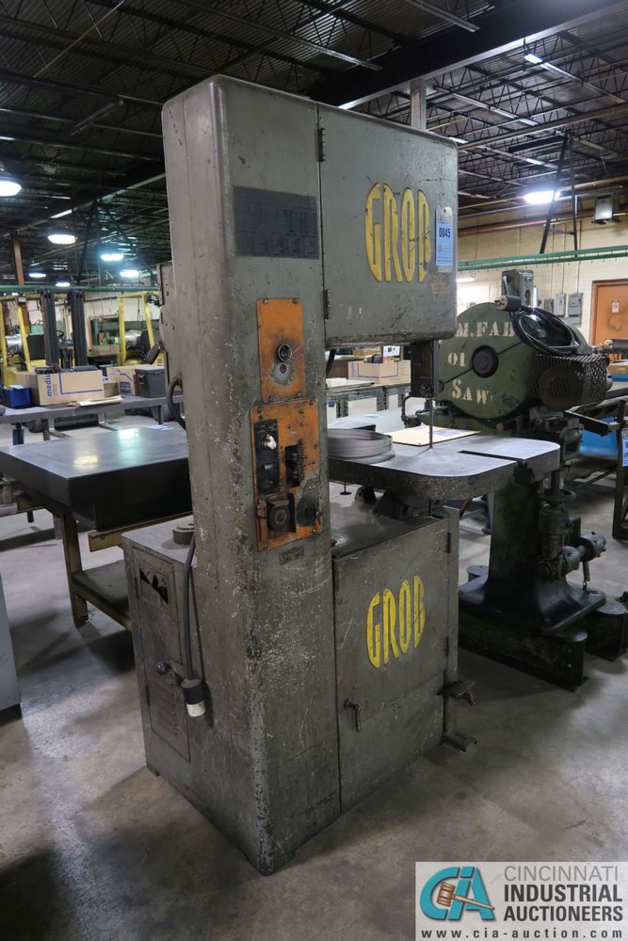 18" GROB MODEL NS-18 VERTICAL BAND SAW; S/N 3177, WITH BAND SAW WELDER - Image 2 of 3